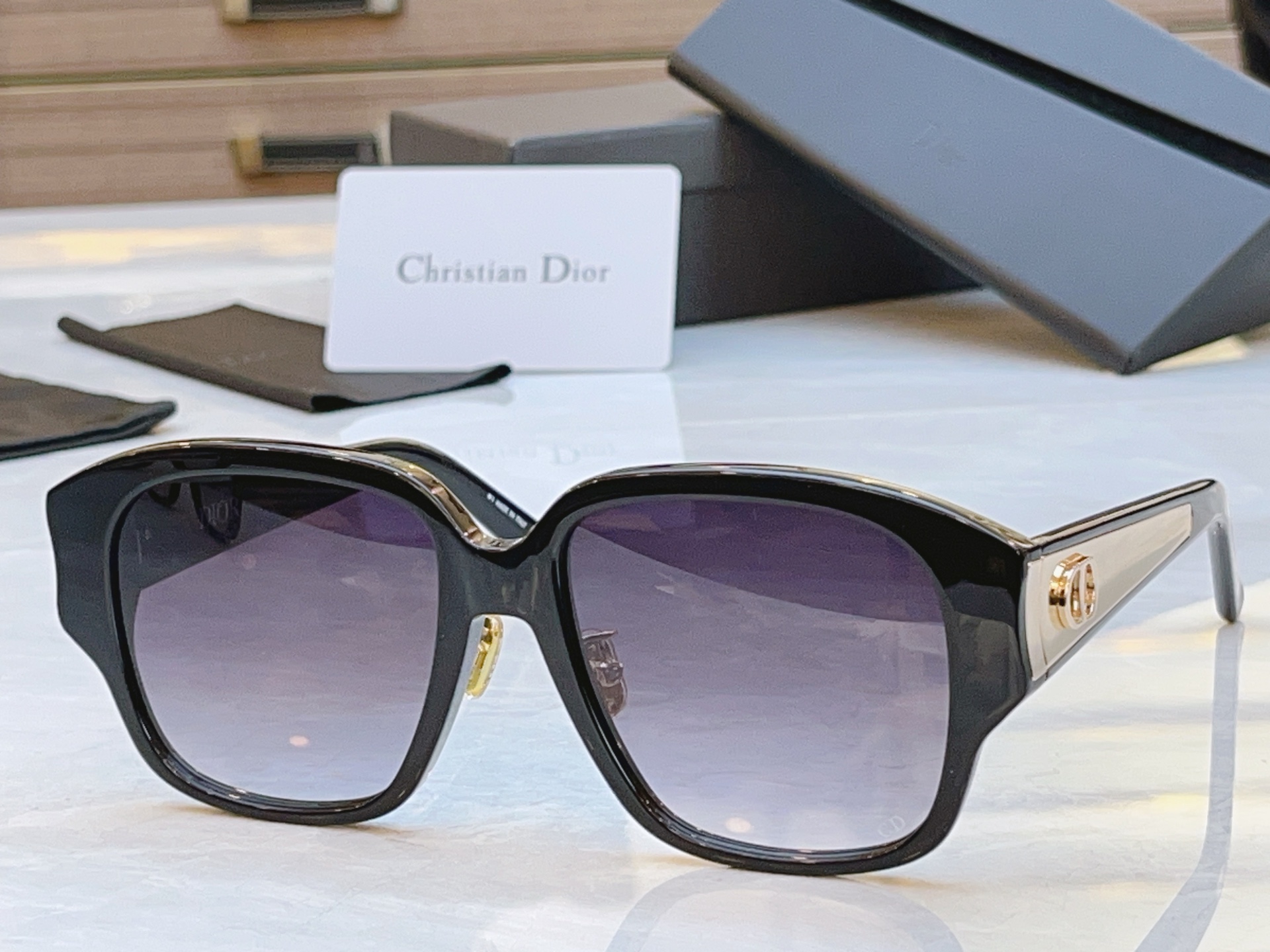 ，【DIO* 】迪*奥新款太阳镜，MODEL：DiorGlow S2F，SIZE：55口17-140