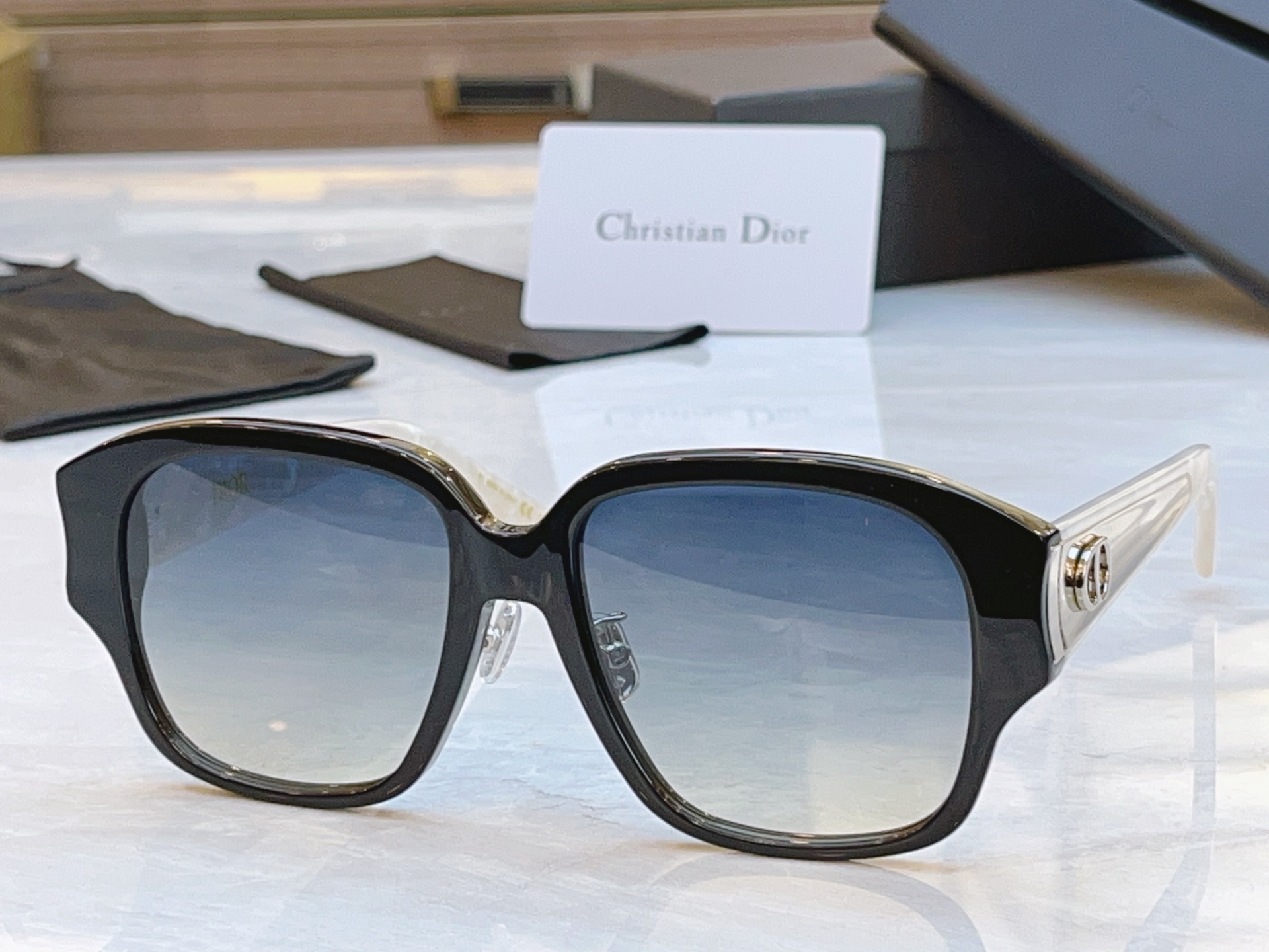 ，【DIO* 】迪*奥新款太阳镜，MODEL：DiorGlow S2F，SIZE：55口17-140