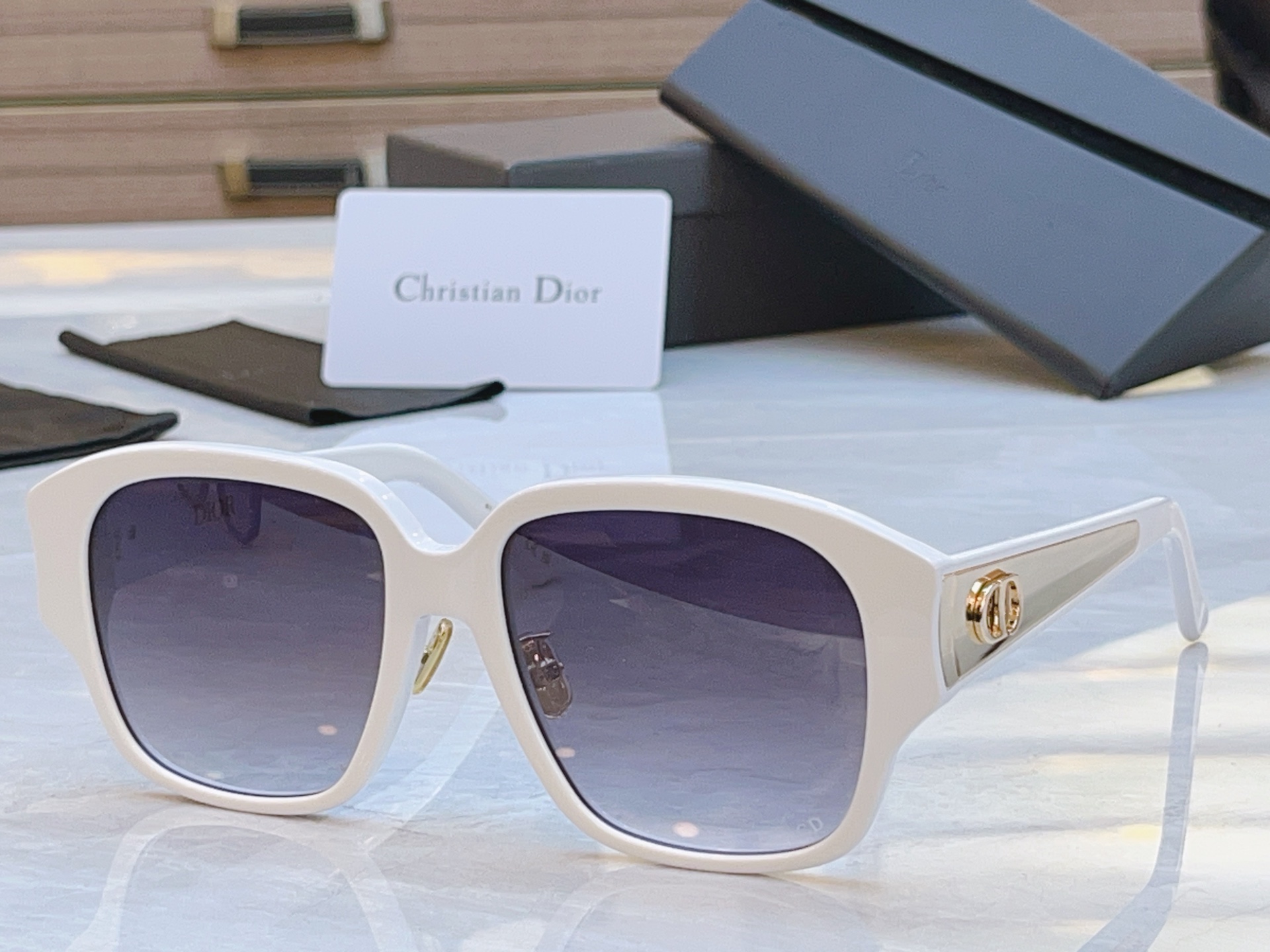，【DIO* 】迪*奥新款太阳镜，MODEL：DiorGlow S2F，SIZE：55口17-140