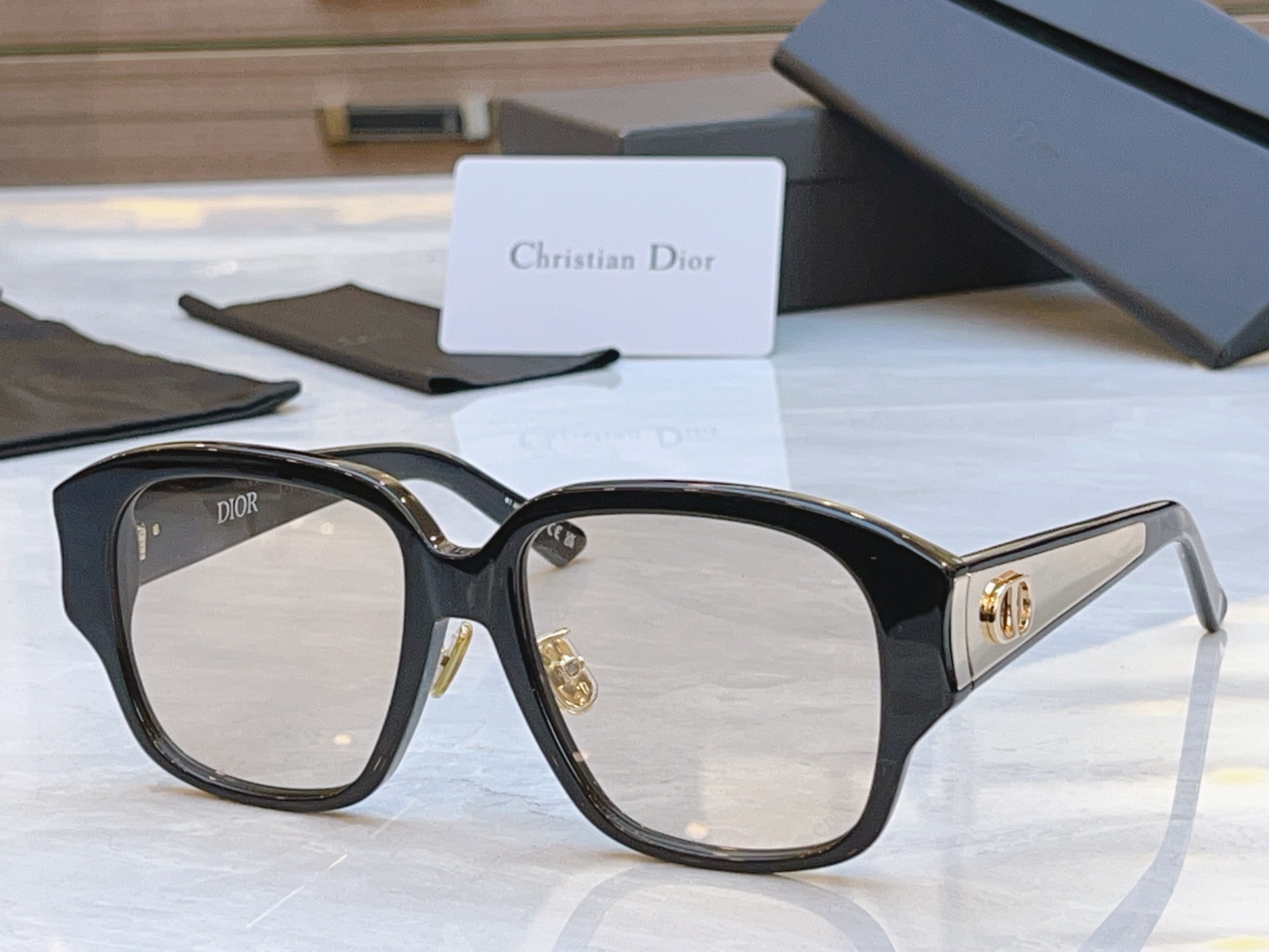 ，【DIO* 】迪*奥新款太阳镜，MODEL：DiorGlow S2F，SIZE：55口17-140