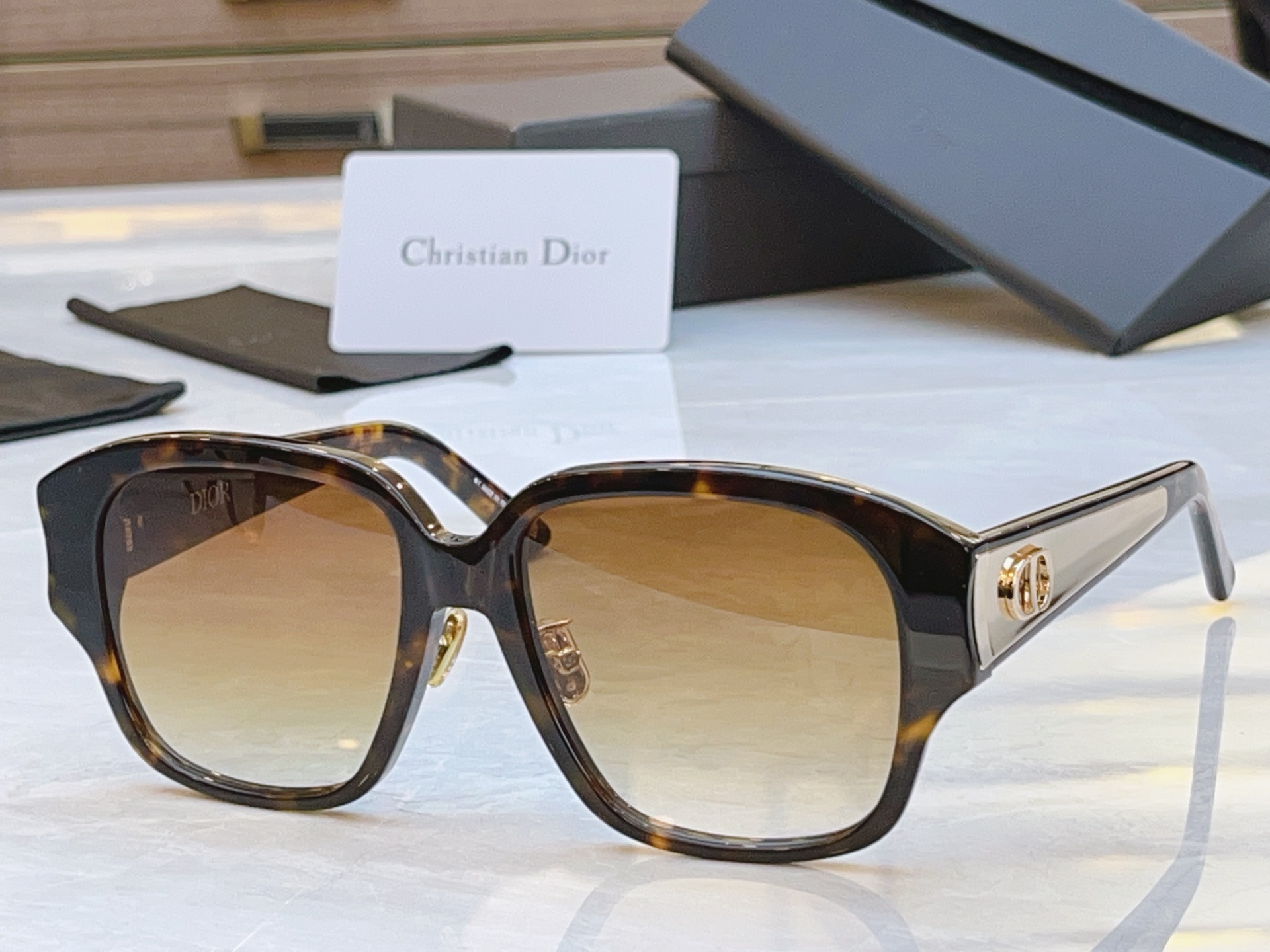 ，【DIO* 】迪*奥新款太阳镜，MODEL：DiorGlow S2F，SIZE：55口17-140