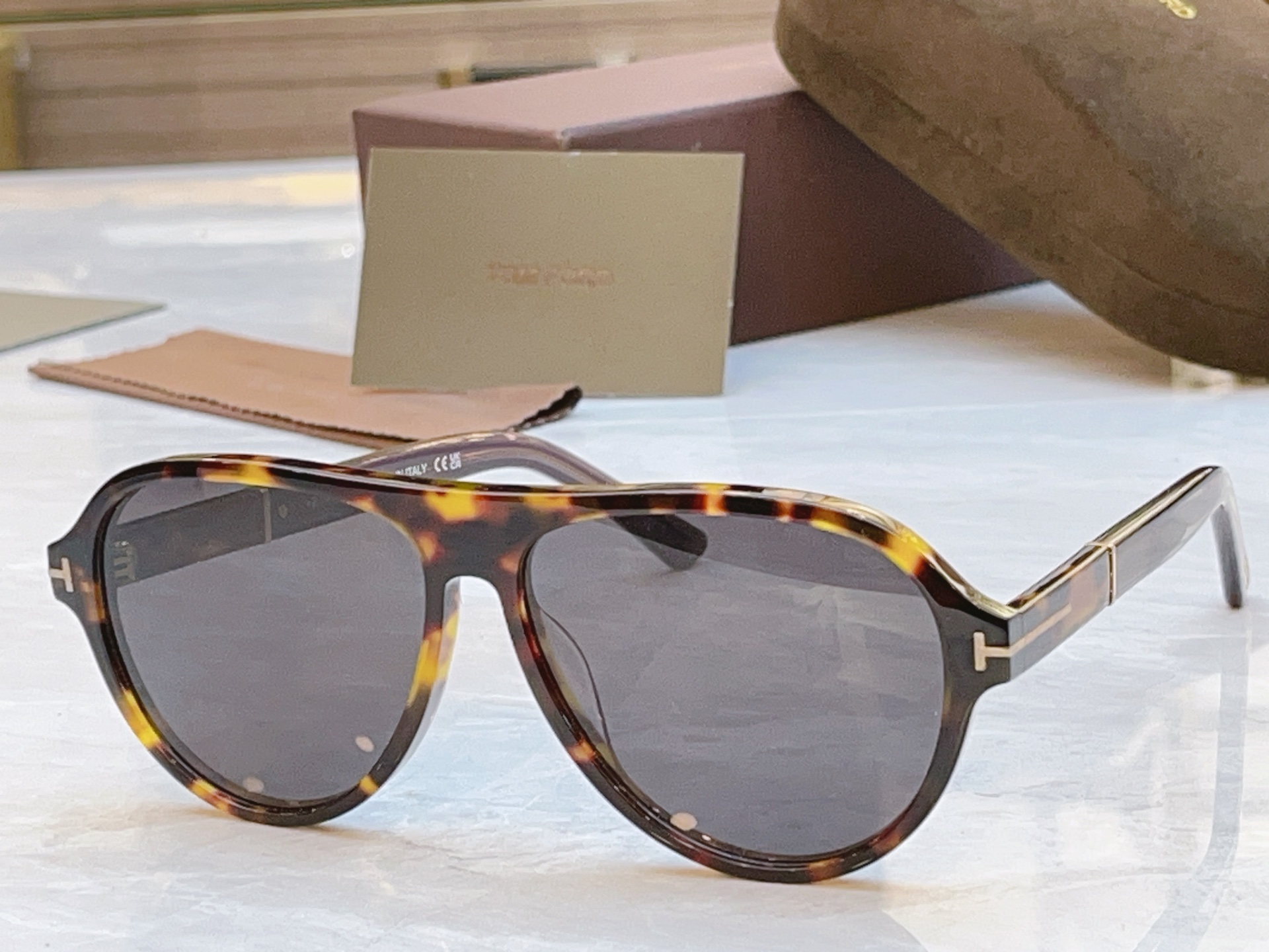 ，【TOM FOR*】汤姆*福特新款太阳镜🕶️，MODEL：TF1080，SIZE：59口13-145