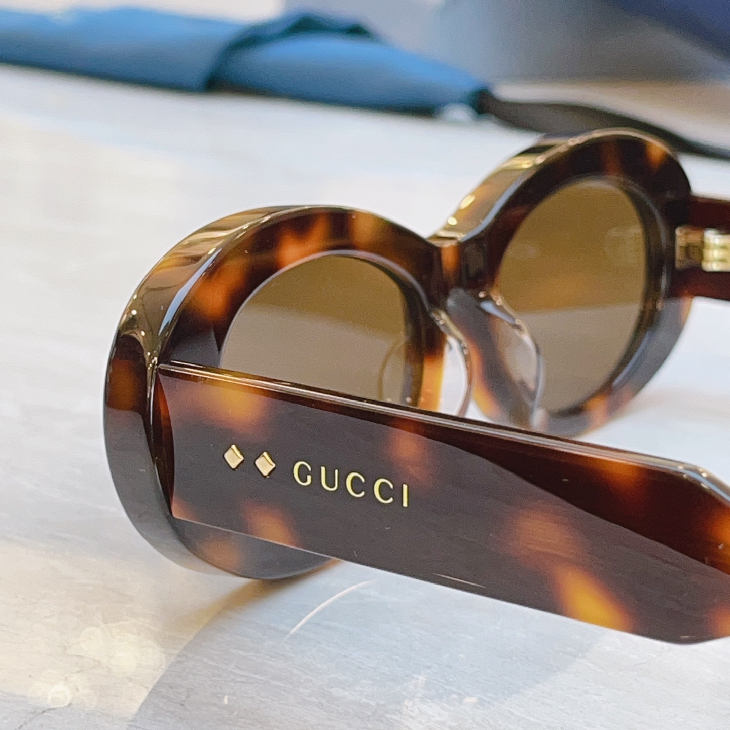 ，【GUCC*】古*驰新款太阳镜，MODEL：GG1527S，SIZE：54口17-145