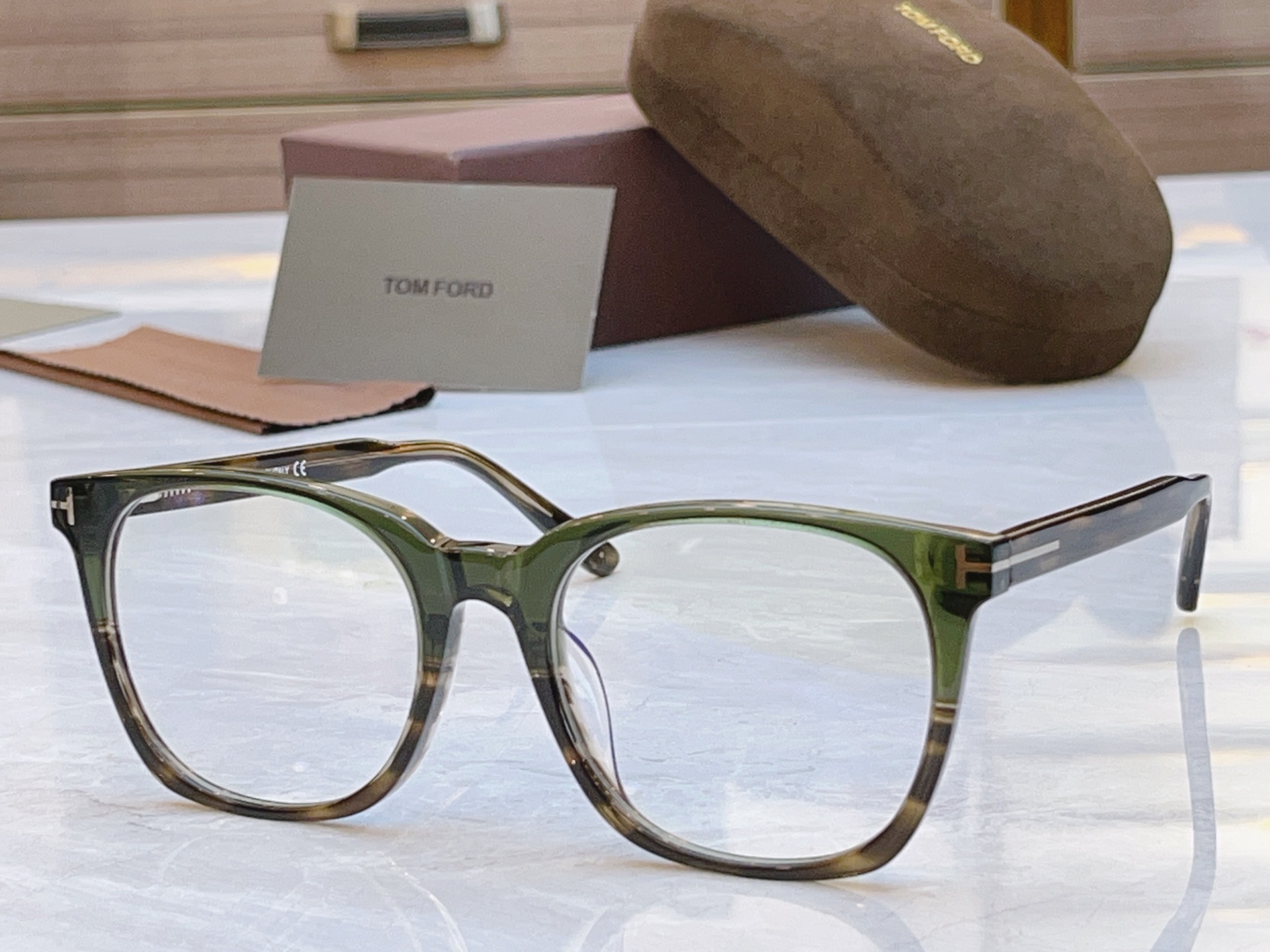 ，【TOM FOR*】汤姆*福特新款眼镜架，MODEL：TF6052-D-B，SIZE：55口19-15