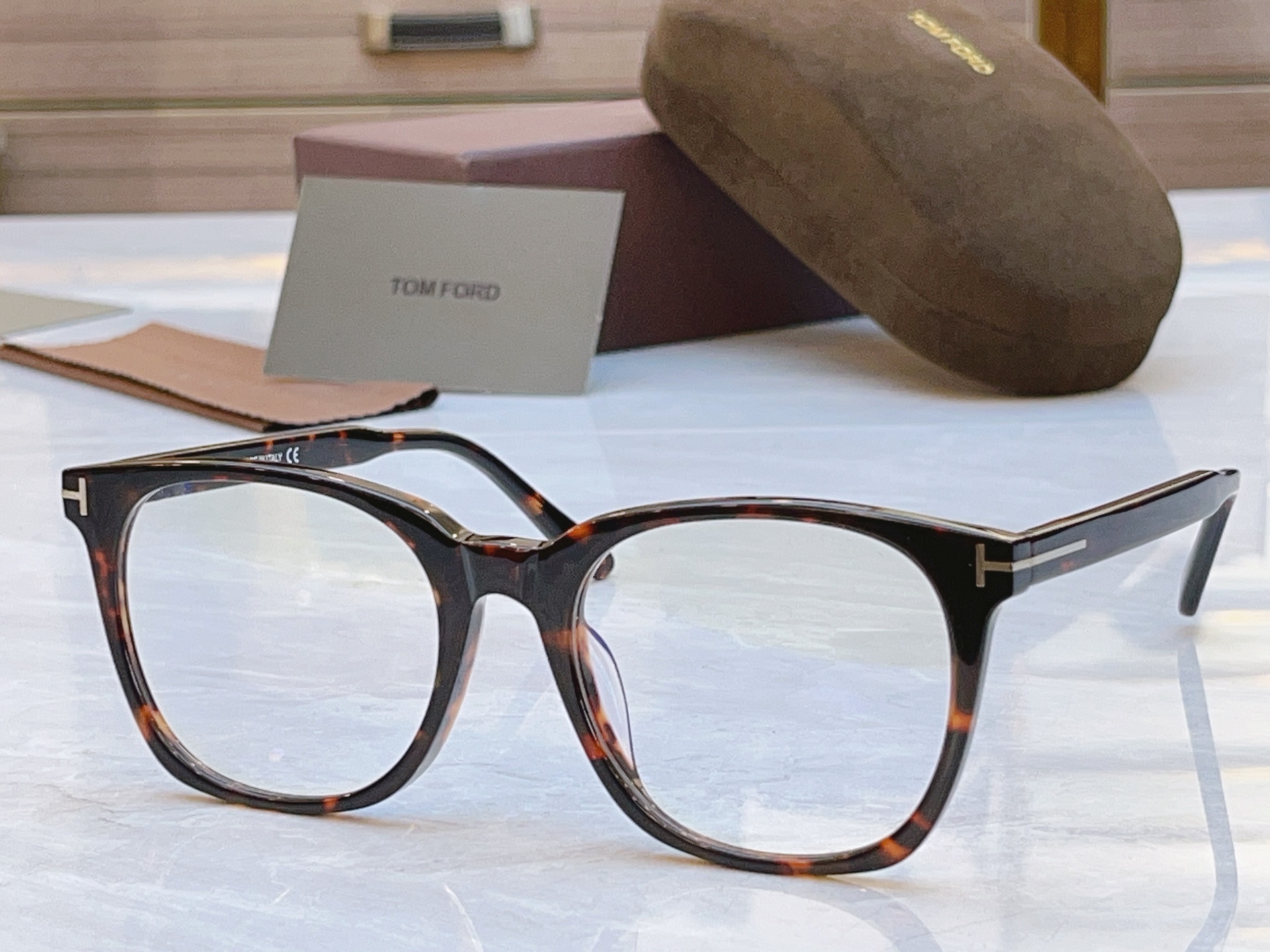 ，【TOM FOR*】汤姆*福特新款眼镜架，MODEL：TF6052-D-B，SIZE：55口19-15