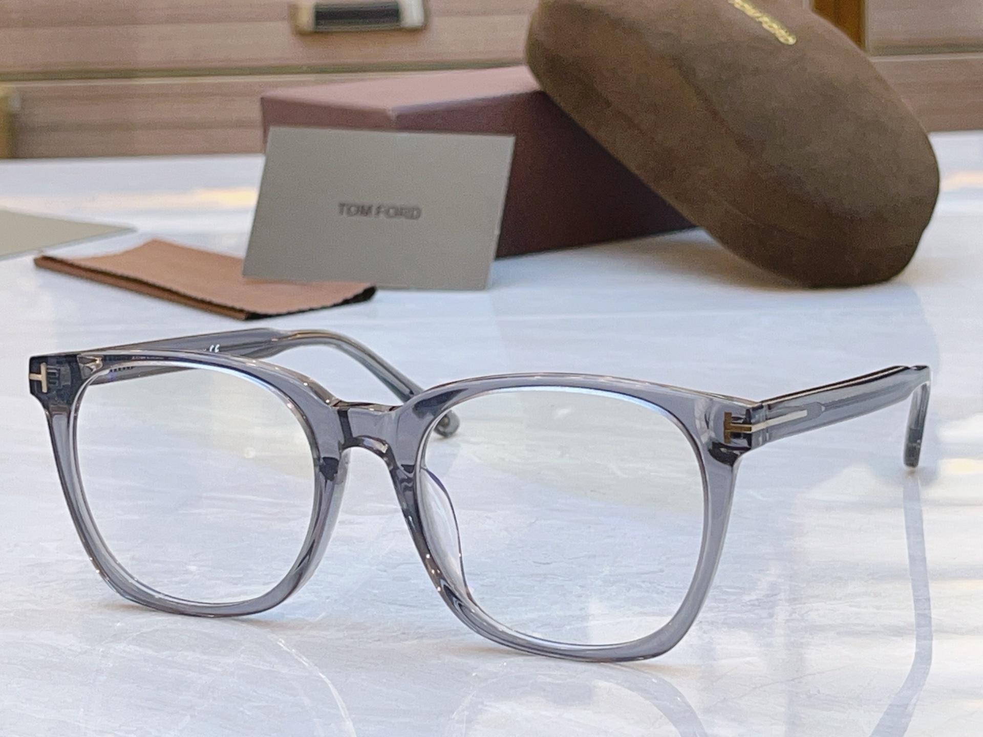 ，【TOM FOR*】汤姆*福特新款眼镜架，MODEL：TF6052-D-B，SIZE：55口19-15