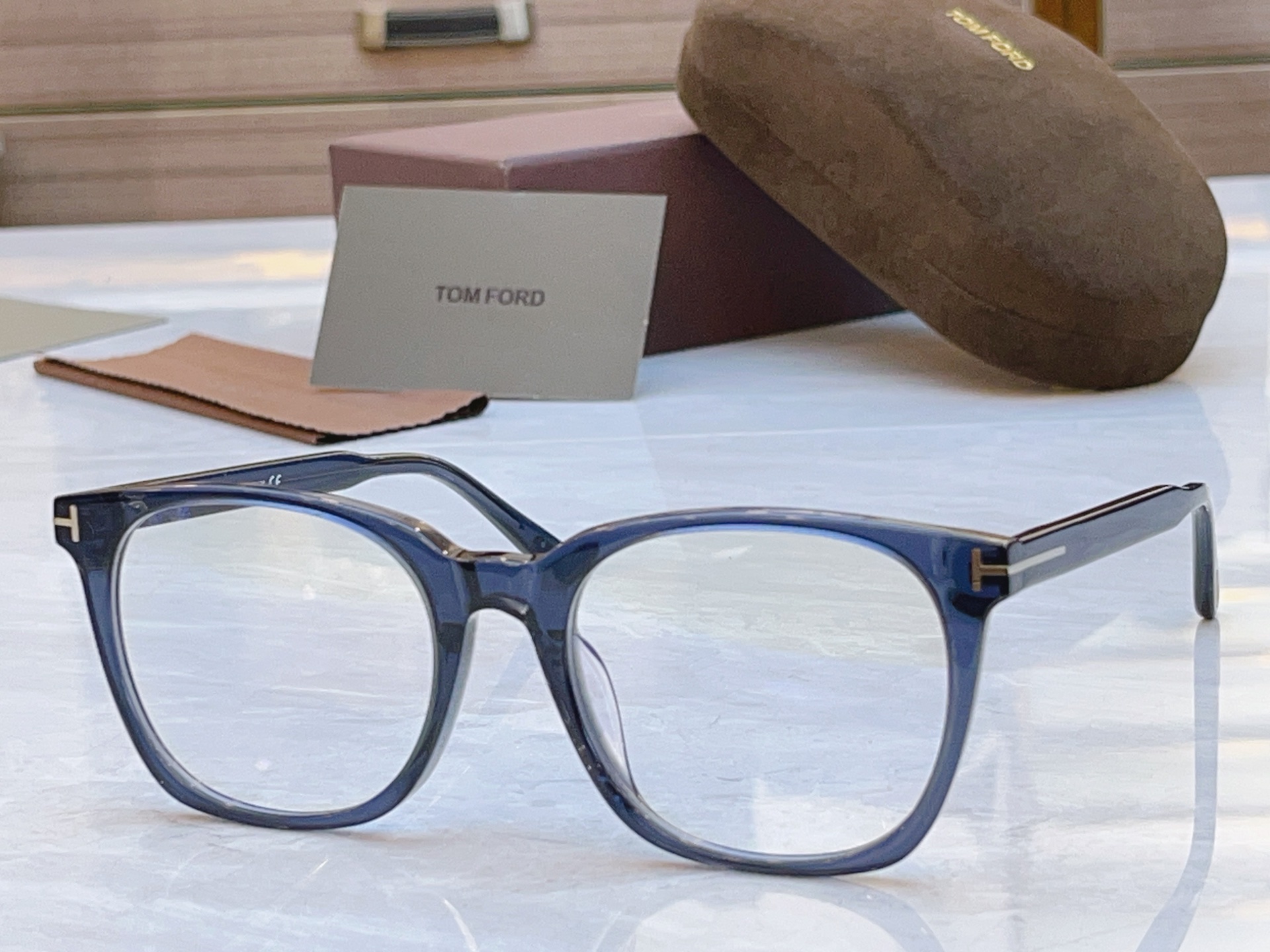 ，【TOM FOR*】汤姆*福特新款眼镜架，MODEL：TF6052-D-B，SIZE：55口19-15