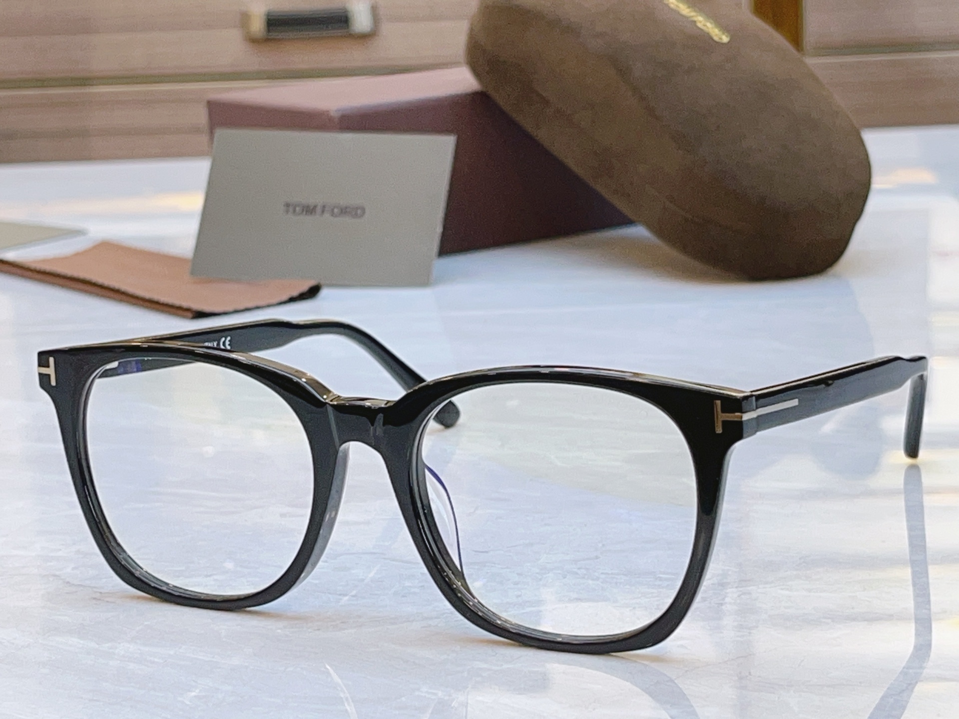 ，【TOM FOR*】汤姆*福特新款眼镜架，MODEL：TF6052-D-B，SIZE：55口19-15