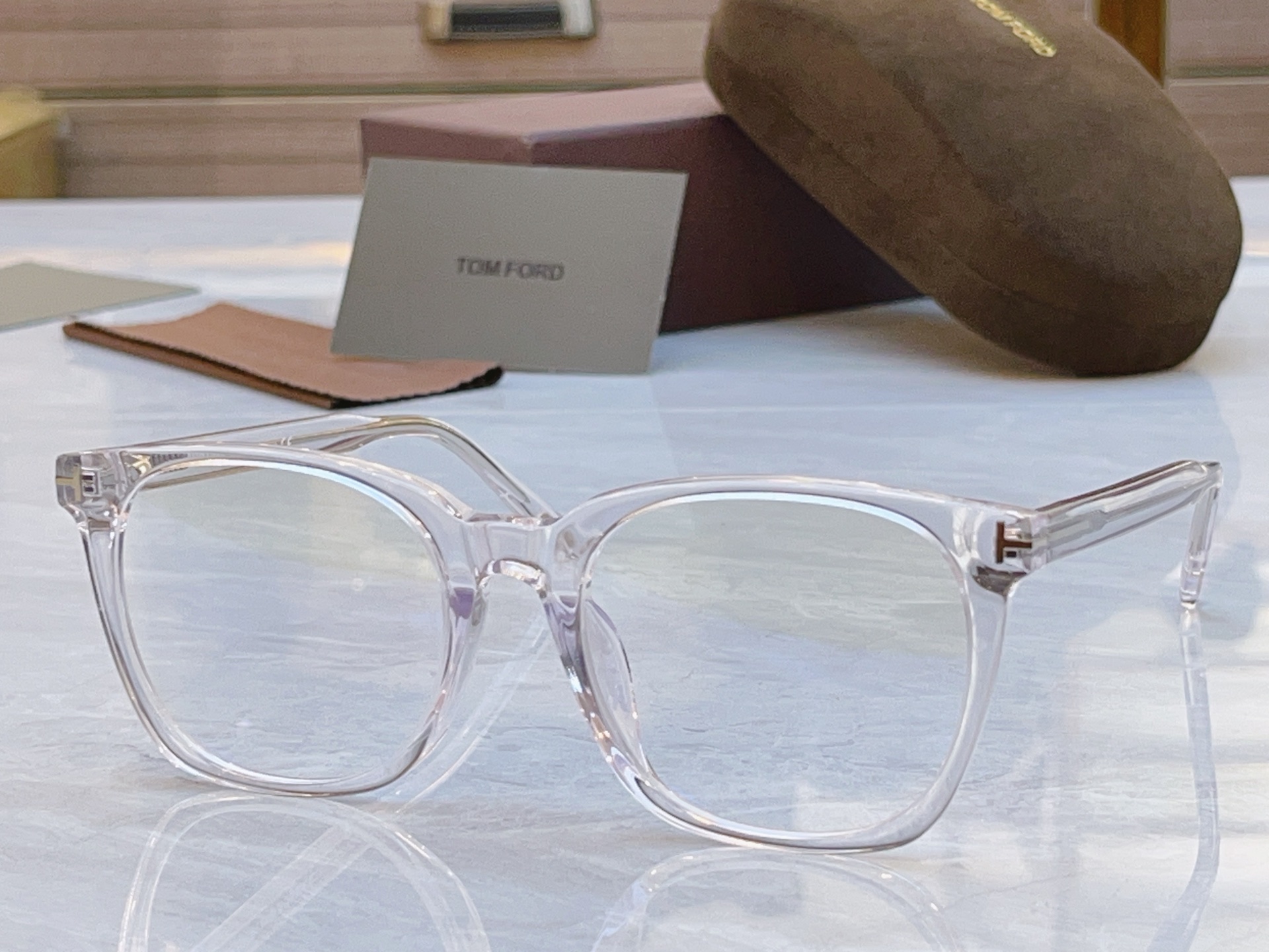 ，【TOM FOR*】汤姆*福特新款眼镜架，MODEL：TF6052-D-B，SIZE：55口19-15