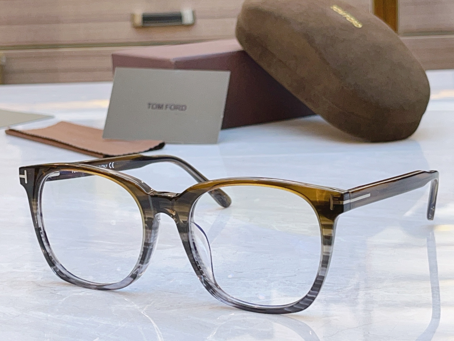 ，【TOM FOR*】汤姆*福特新款眼镜架，MODEL：TF6052-D-B，SIZE：55口19-15