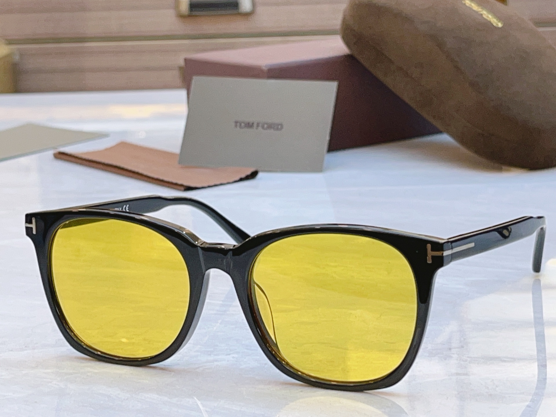 ，【TOM FOR*】汤姆*福特新款太阳镜，MODEL：TF6052-D-B，SIZE：55口19-15