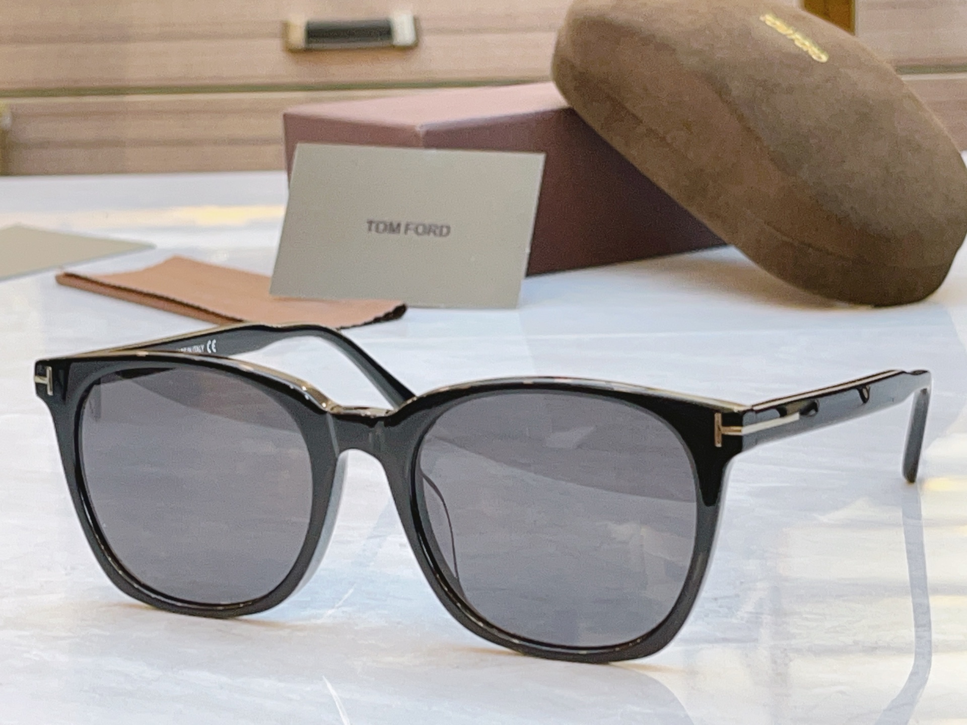 ，【TOM FOR*】汤姆*福特新款太阳镜，MODEL：TF6052-D-B，SIZE：55口19-15