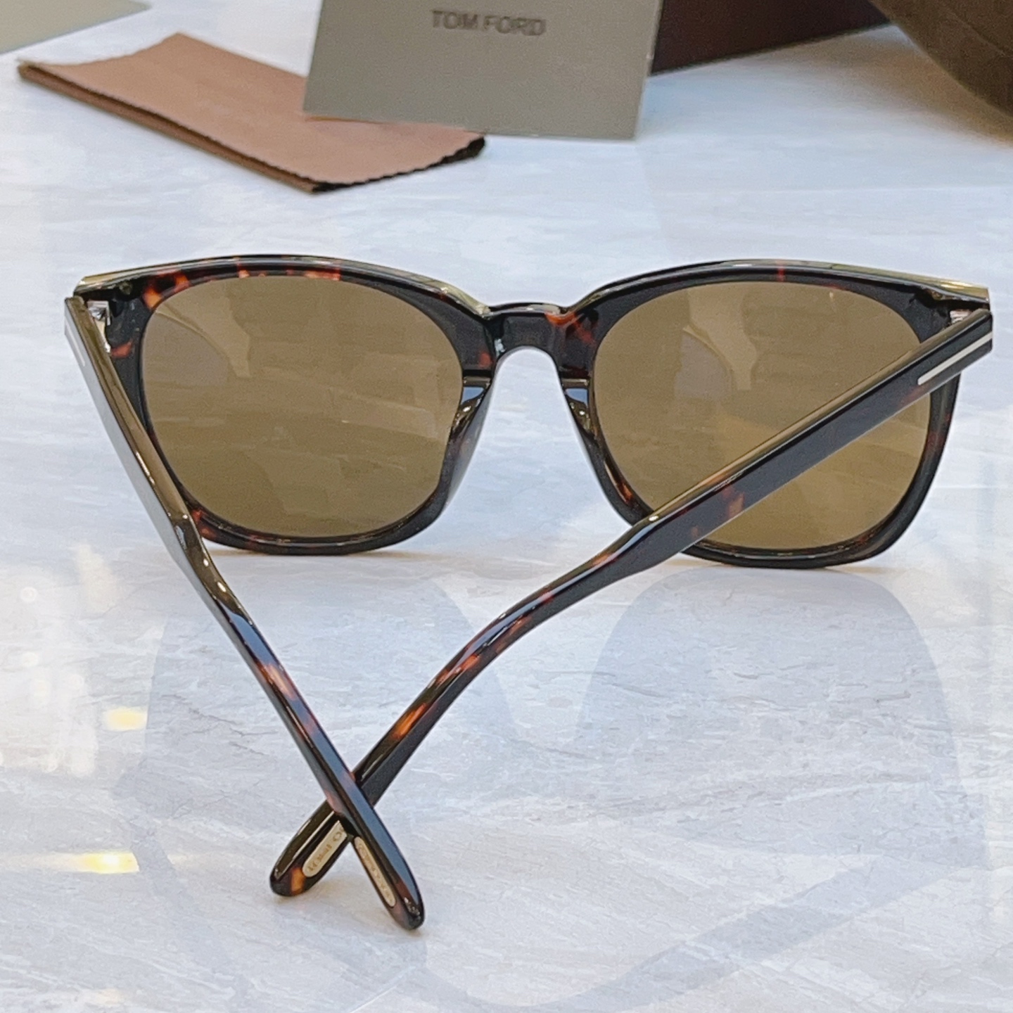 ，【TOM FOR*】汤姆*福特新款太阳镜，MODEL：TF6052-D-B，SIZE：55口19-15