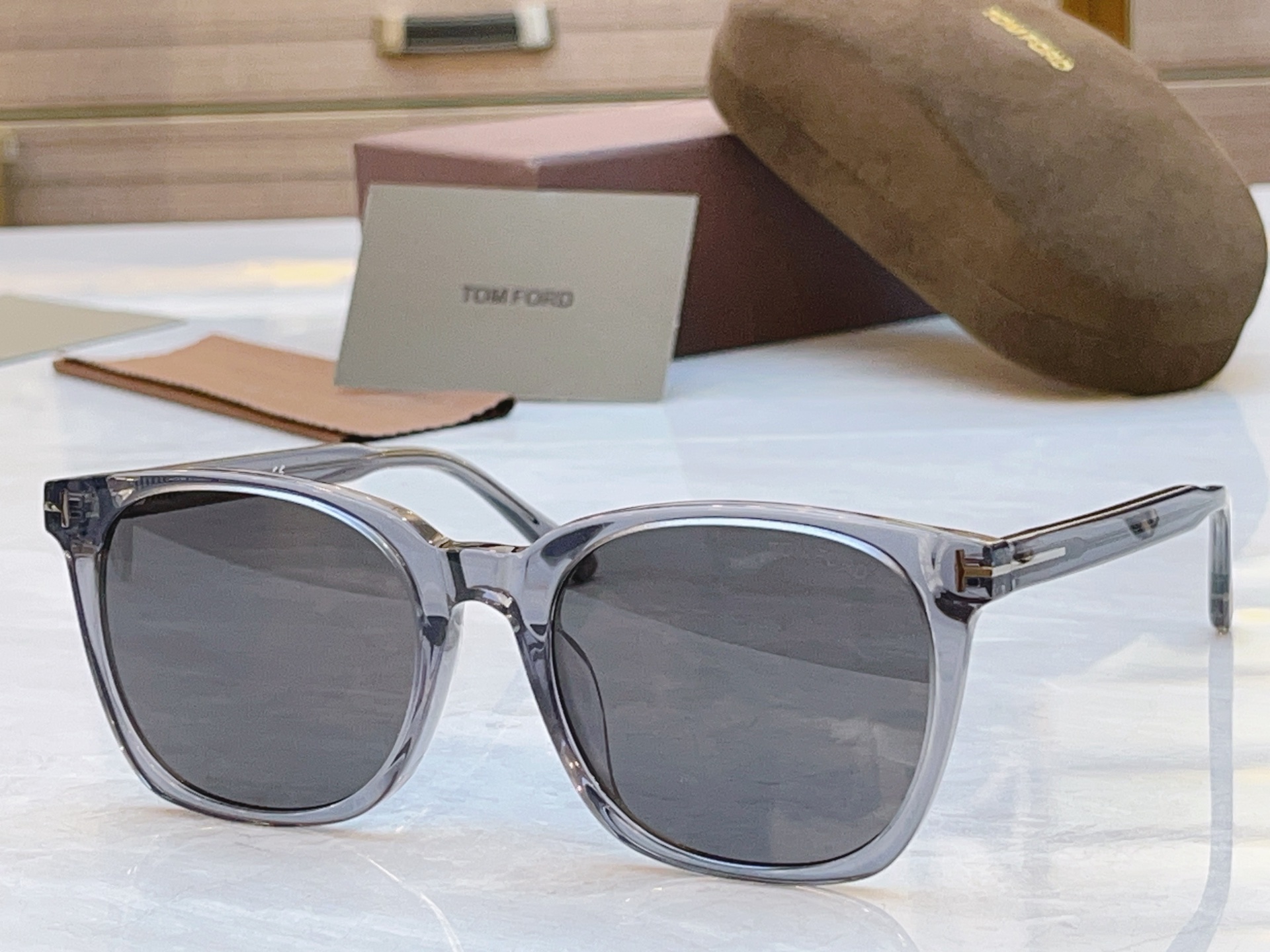 ，【TOM FOR*】汤姆*福特新款太阳镜，MODEL：TF6052-D-B，SIZE：55口19-15