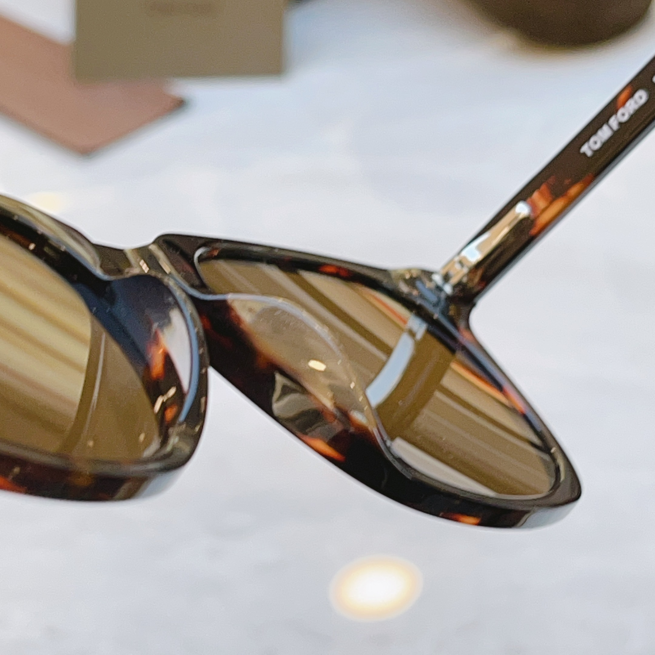 ，【TOM FOR*】汤姆*福特新款太阳镜，MODEL：TF6052-D-B，SIZE：55口19-15