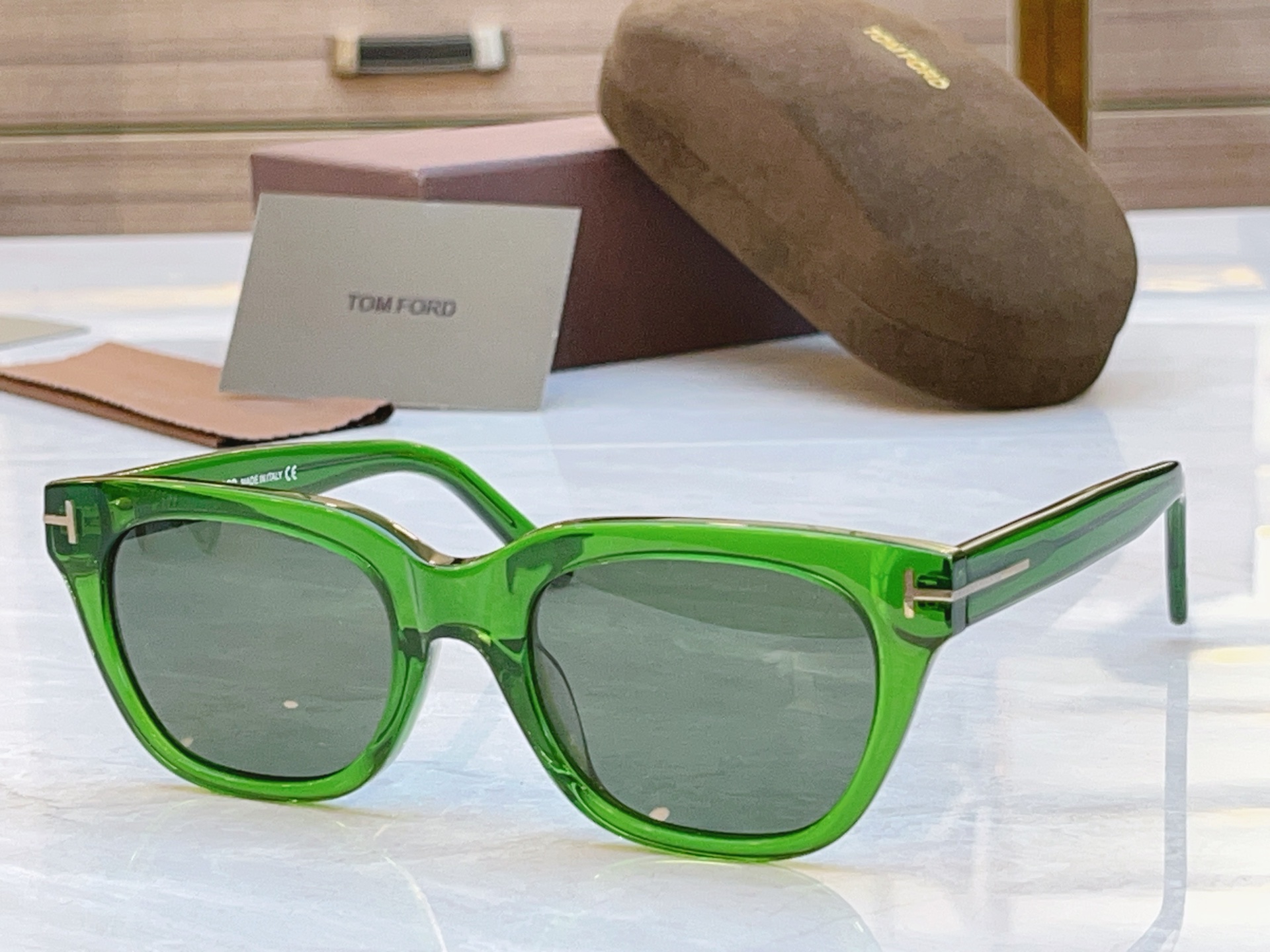 ，【TOM FOR*】汤姆*福特新款太阳镜，MODEL：TF237，SIZE：52口20-145