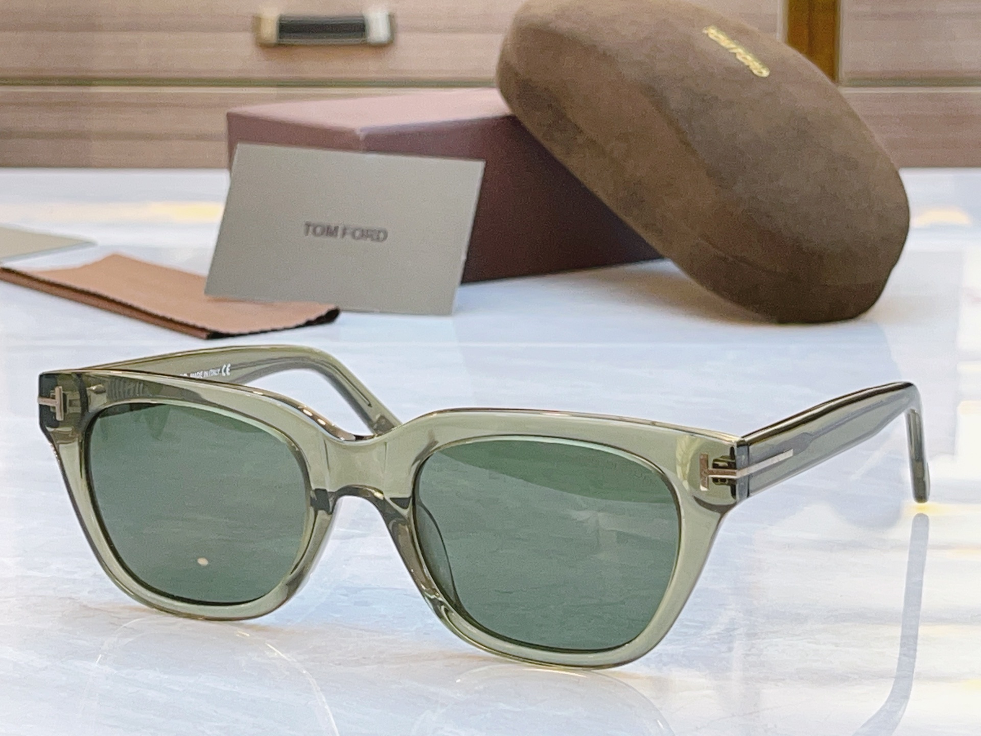 ，【TOM FOR*】汤姆*福特新款太阳镜，MODEL：TF237，SIZE：52口20-145