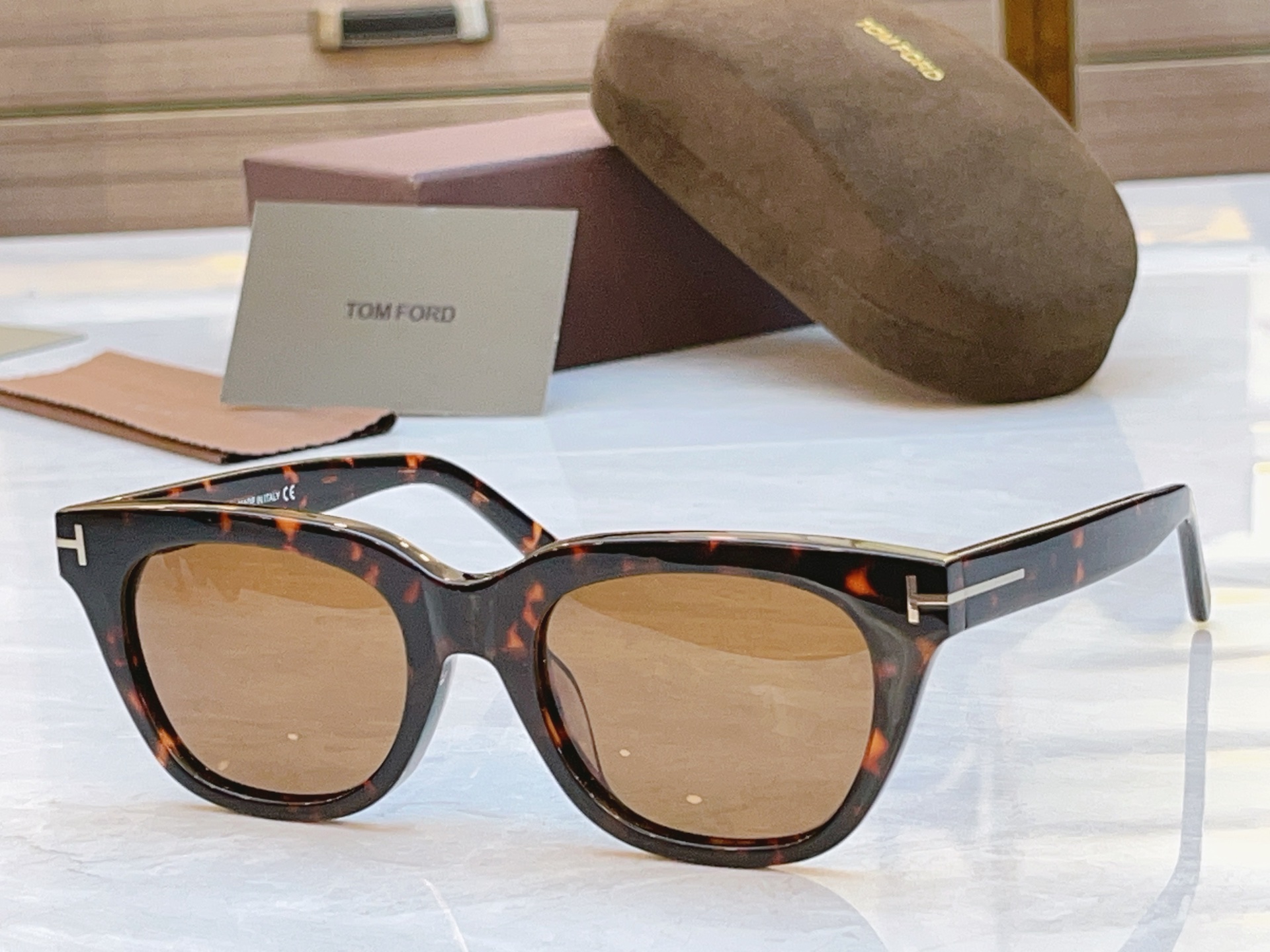 ，【TOM FOR*】汤姆*福特新款太阳镜，MODEL：TF237，SIZE：52口20-145