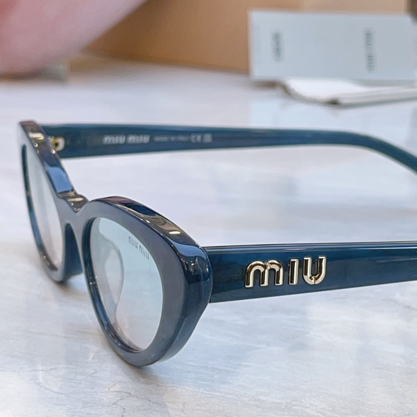 ，【MIUMI*】缪*缪新款太阳镜🕶️，Mod:MU 09US，SIZE:52口21-145