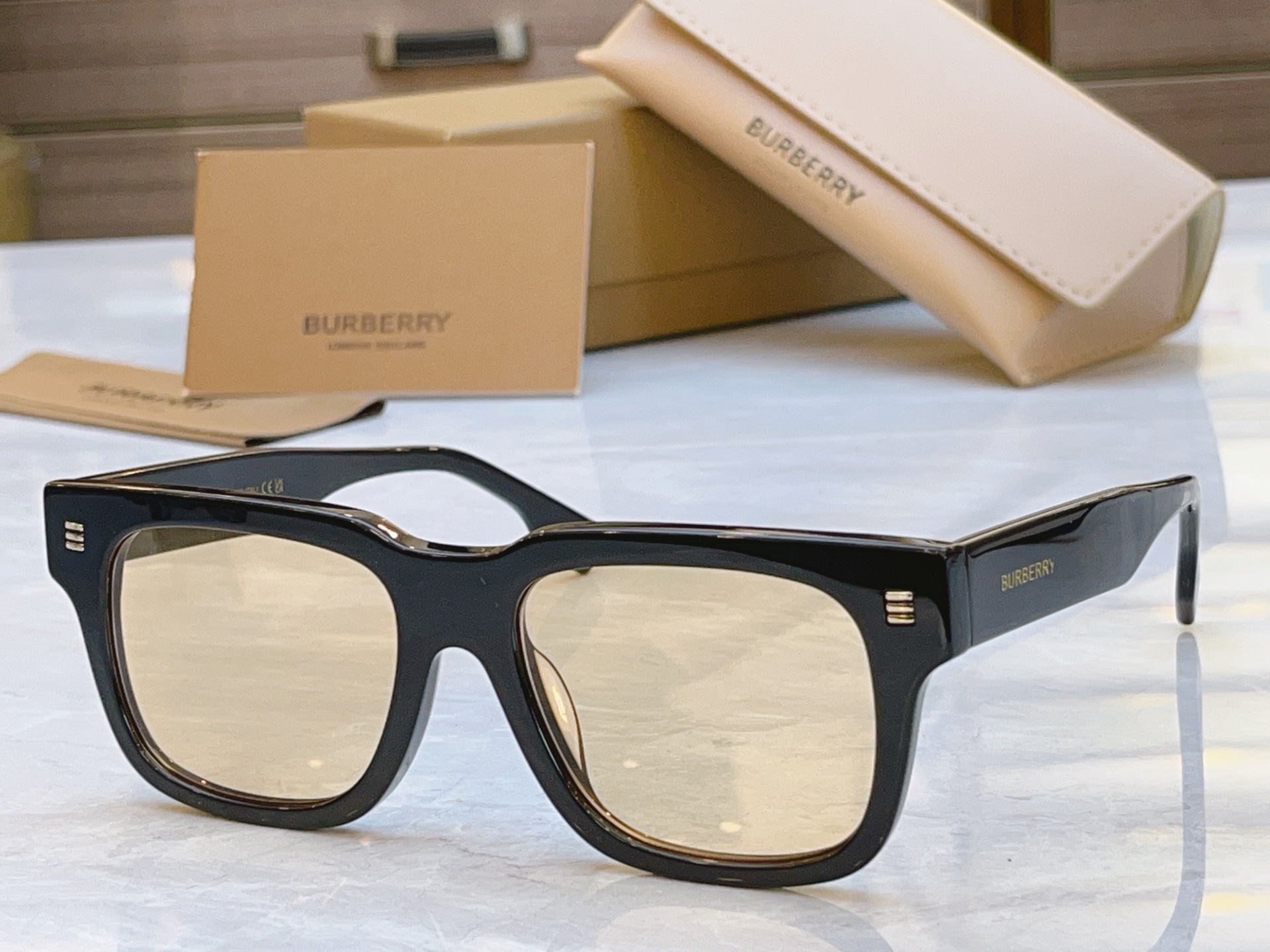 ，【BURBERR*】巴宝*莉新款太阳镜，MODEL：BE4394，SIZE：53口19-145