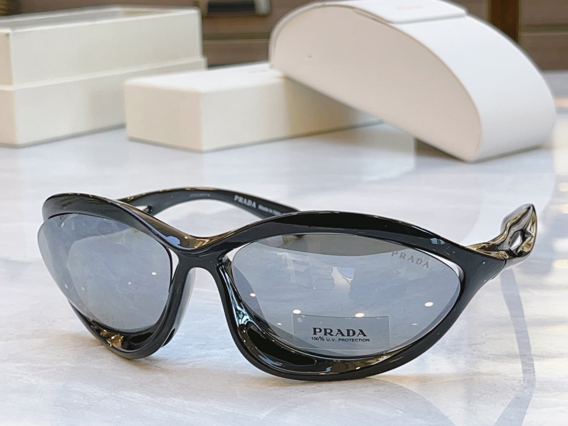 ，【PRAD*】普拉*达新款太阳镜🕶️，MODEL：SPR A26，SIZE：63口17-130