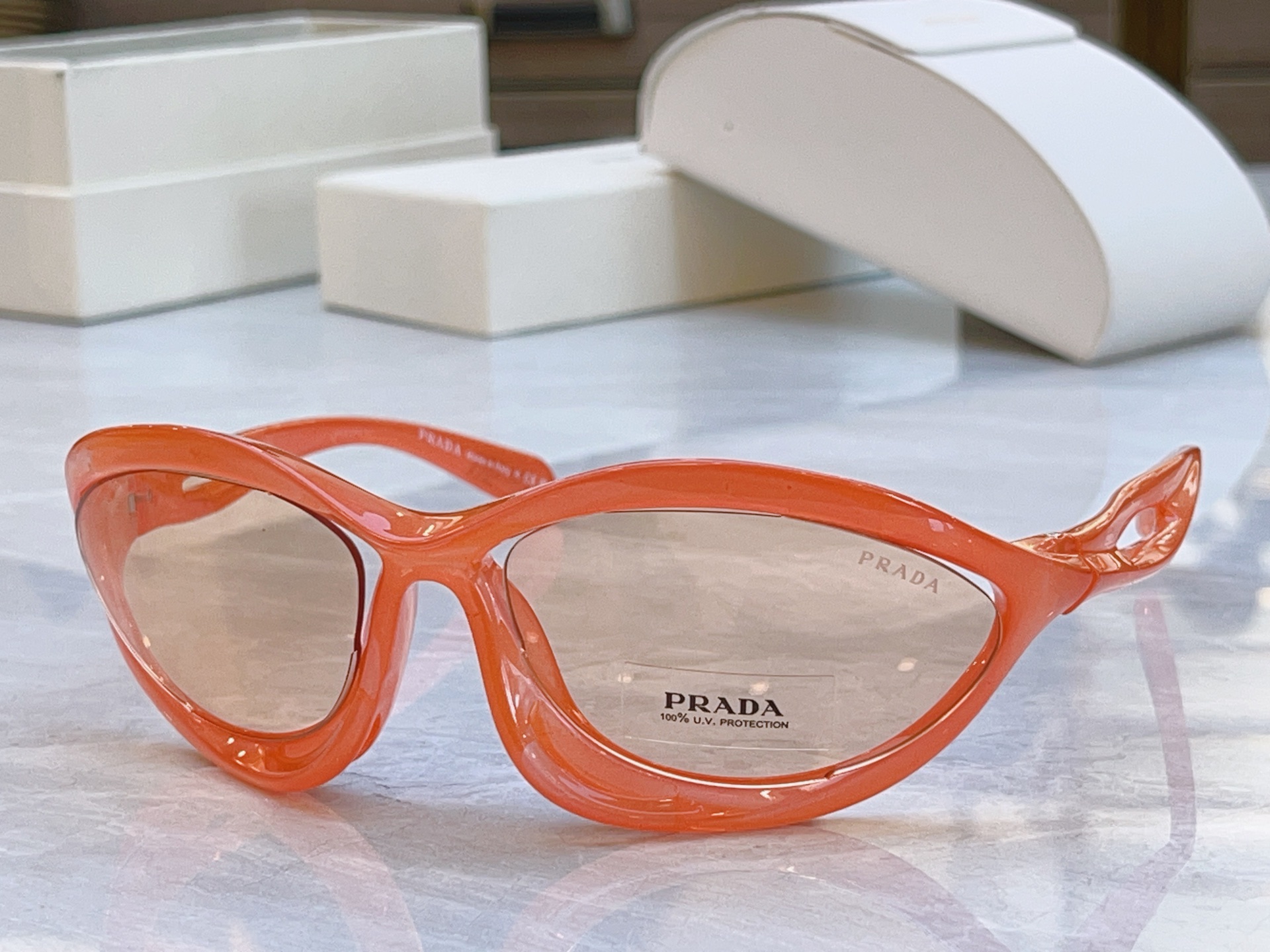 ，【PRAD*】普拉*达新款太阳镜🕶️，MODEL：SPR A26，SIZE：63口17-130