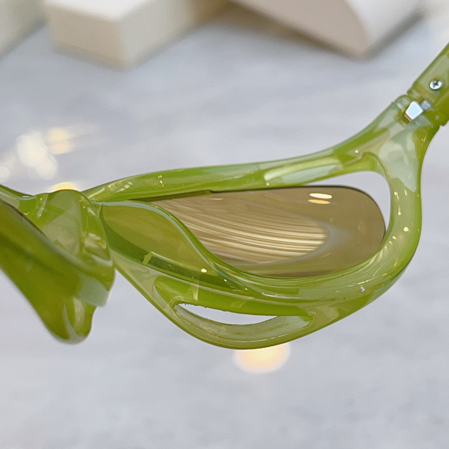 ，【PRAD*】普拉*达新款太阳镜🕶️，MODEL：SPR A26，SIZE：63口17-130