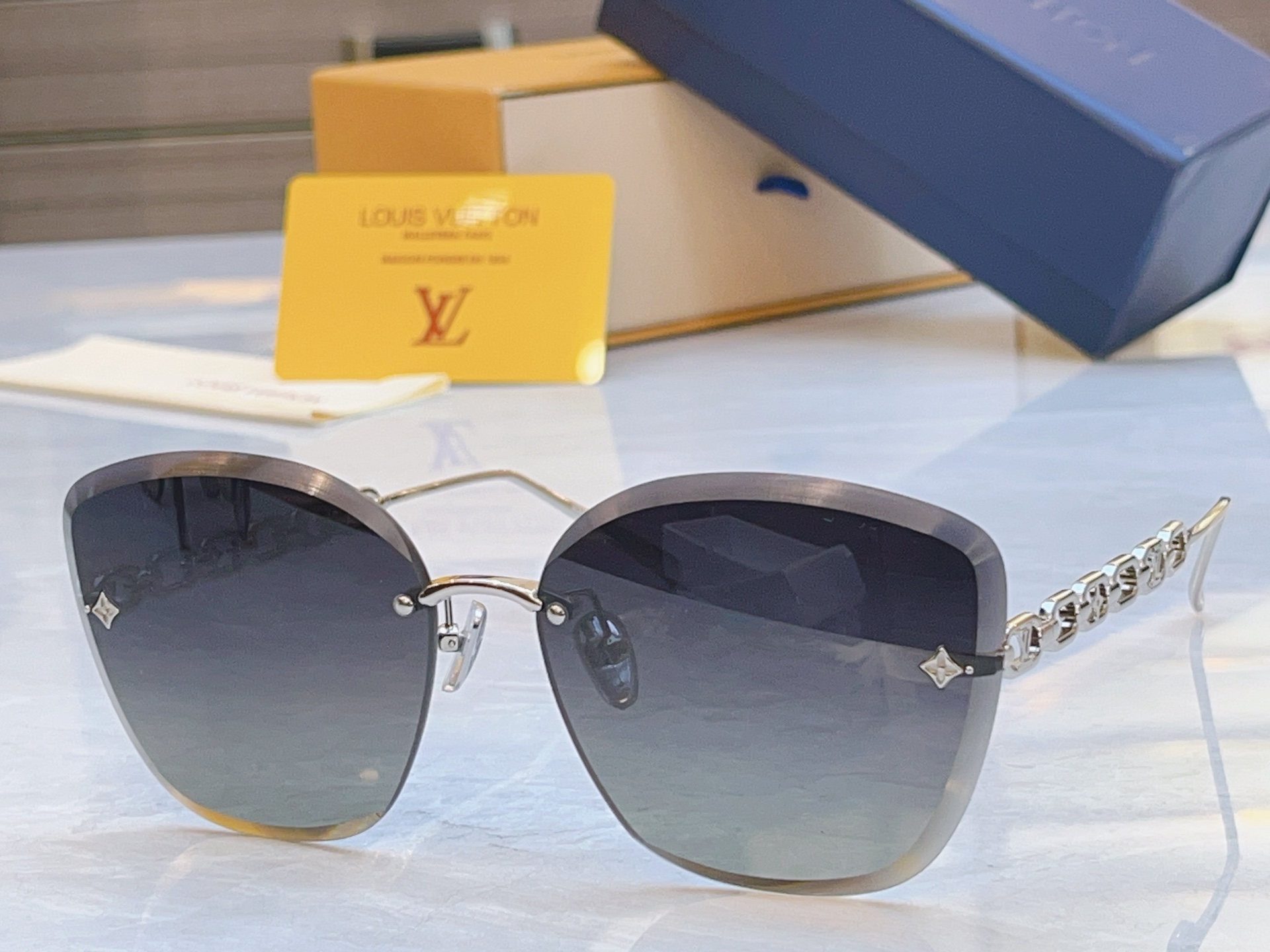 ，【LOUIS VUITTO*】路易*威登新款太阳镜，MODEL：Z2665U，SIZE：61口15-1