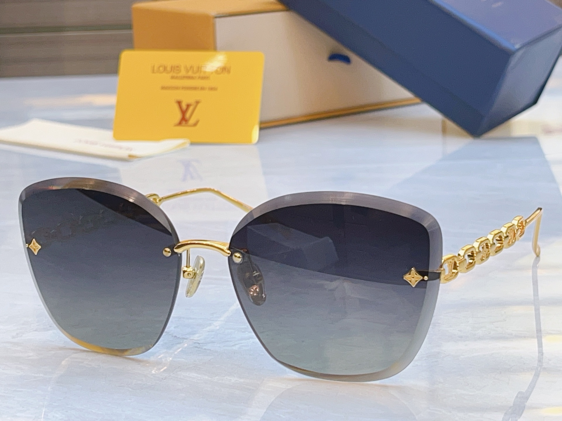 ，【LOUIS VUITTO*】路易*威登新款太阳镜，MODEL：Z2665U，SIZE：61口15-1