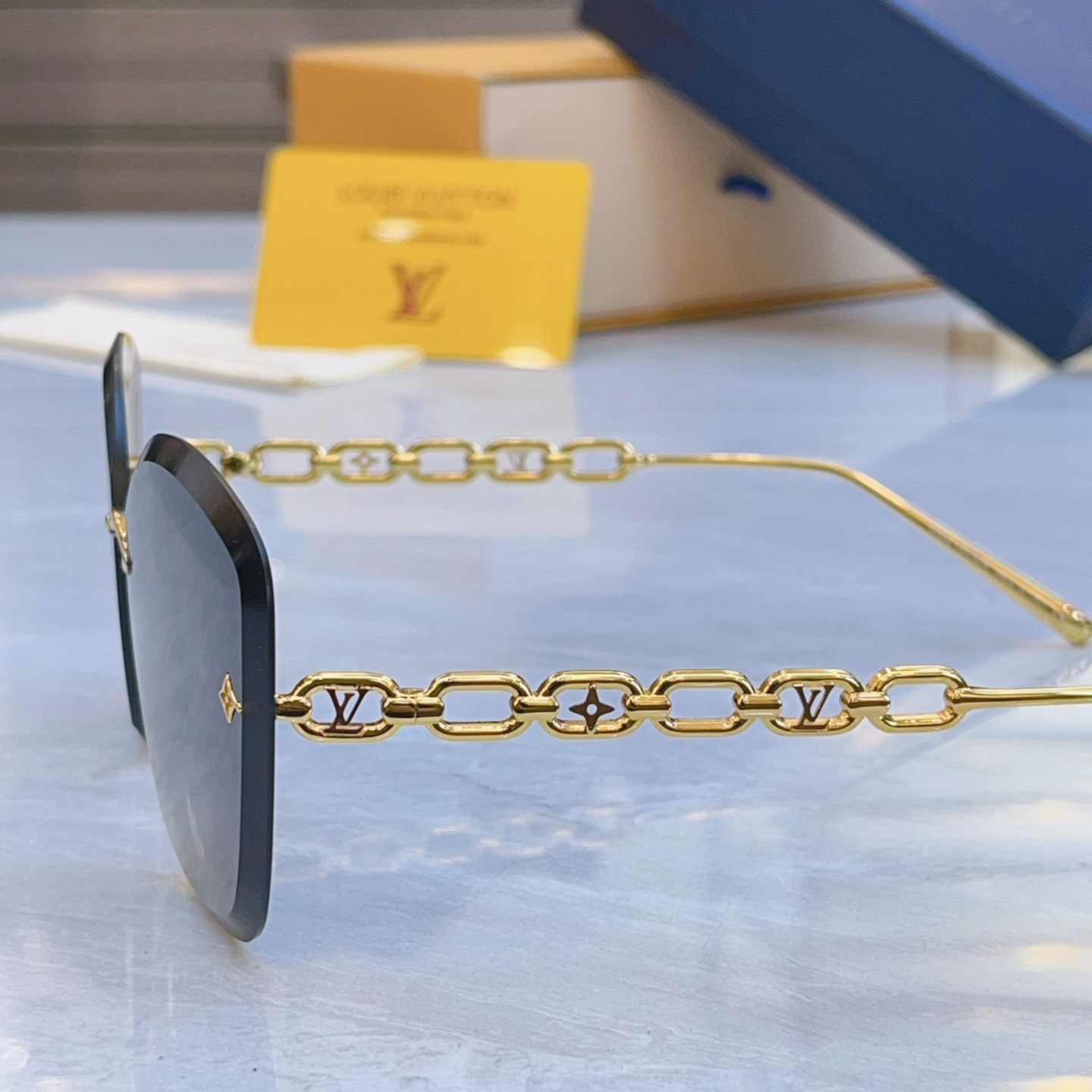 ，【LOUIS VUITTO*】路易*威登新款太阳镜，MODEL：Z2665U，SIZE：61口15-1