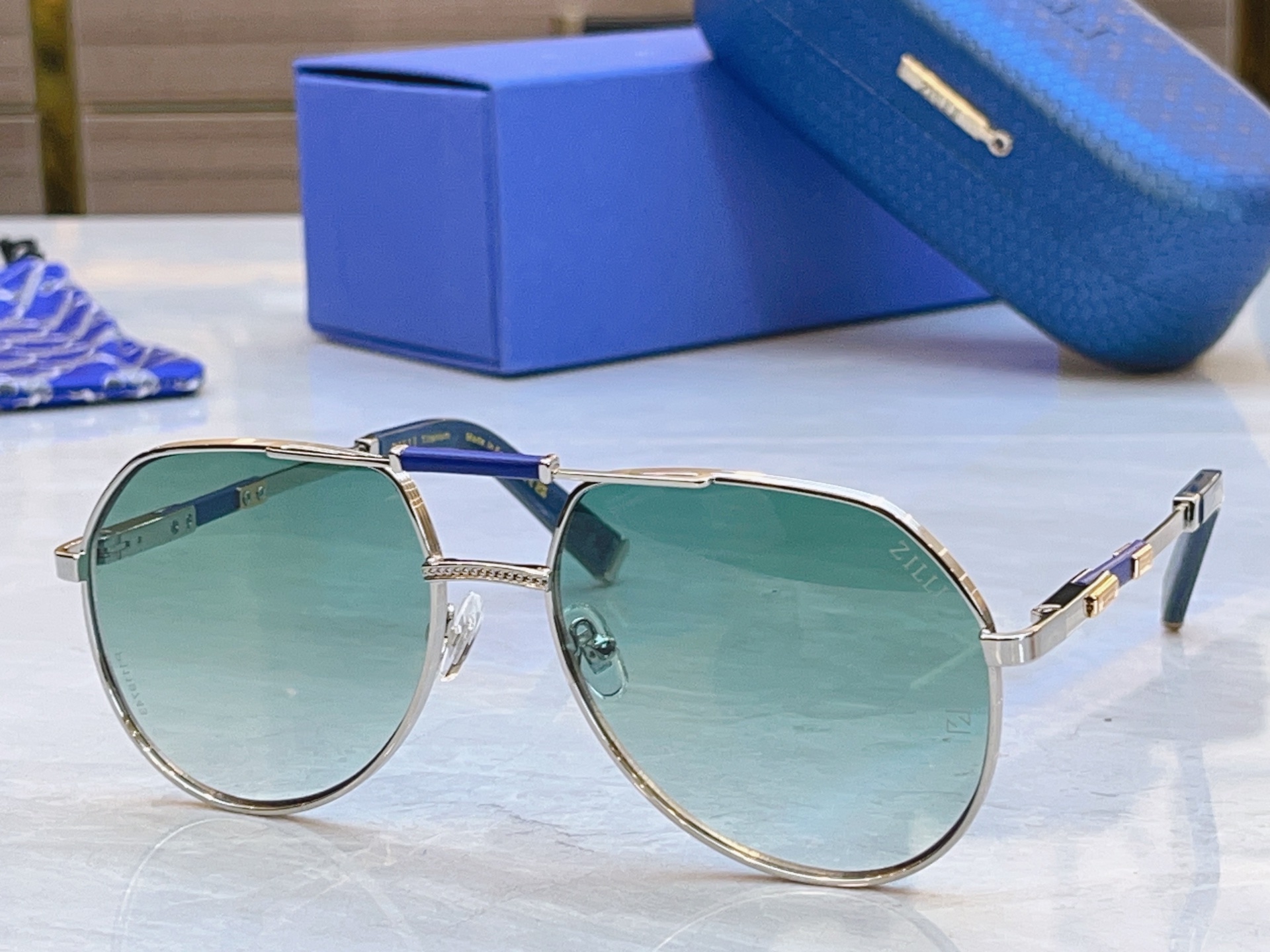 ，【ZEIZ*】蔡*司新款太阳镜，MODEL：ZI80136，SIZE：59口17-145