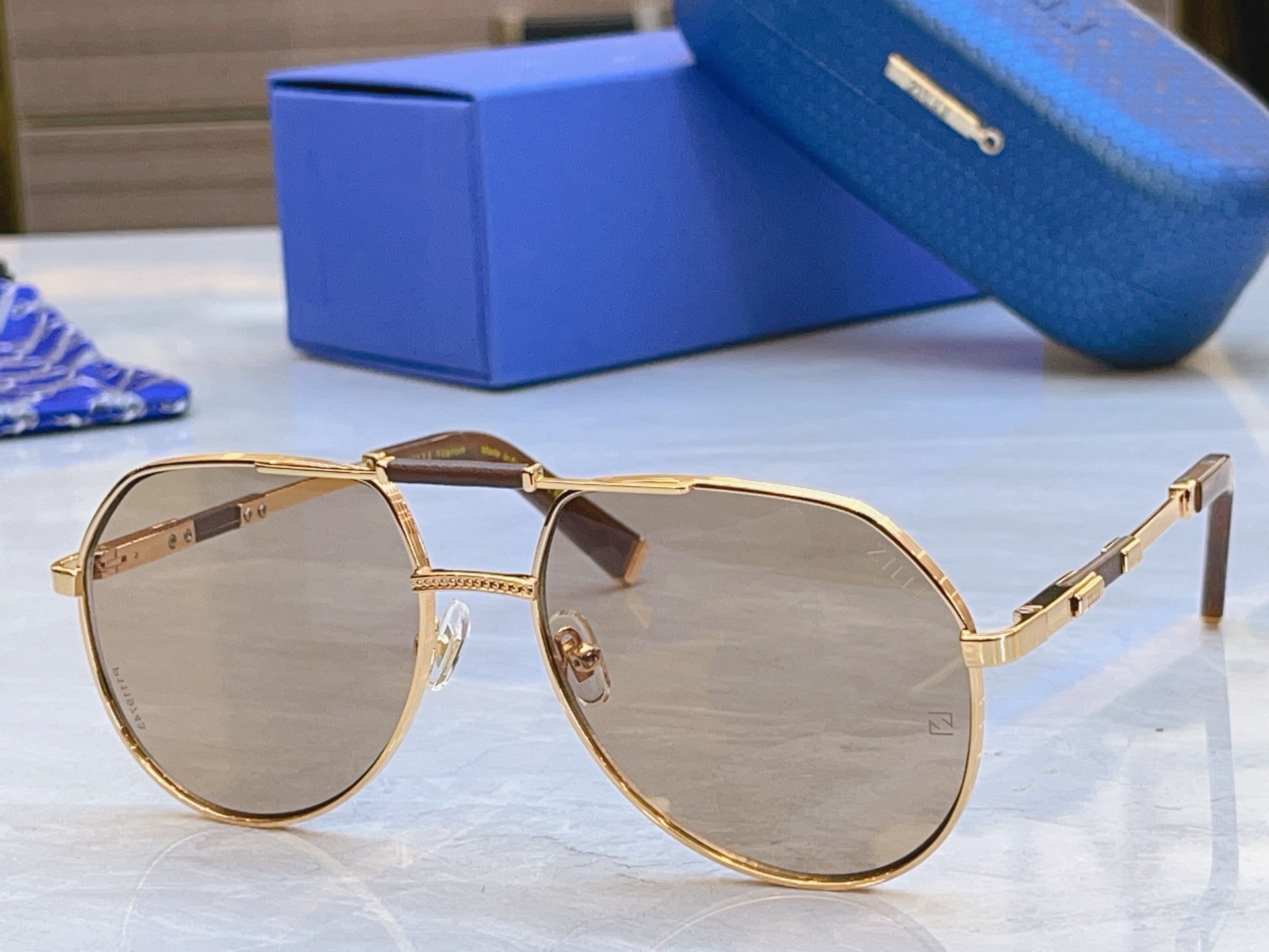 ，【ZEIZ*】蔡*司新款太阳镜，MODEL：ZI80136，SIZE：59口17-145