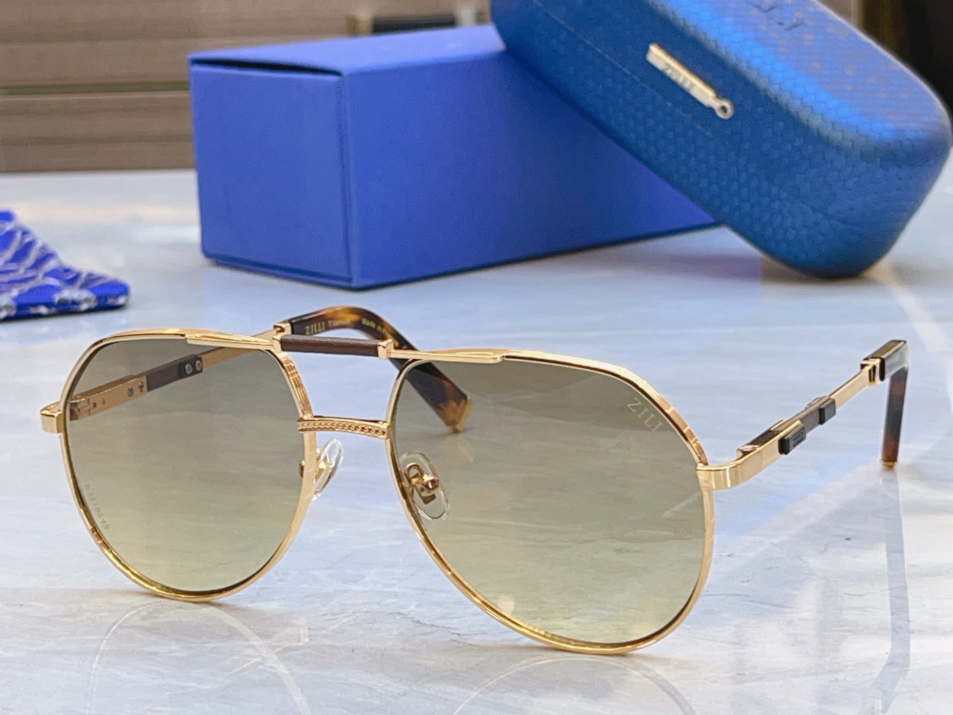 ，【ZEIZ*】蔡*司新款太阳镜，MODEL：ZI80136，SIZE：59口17-145
