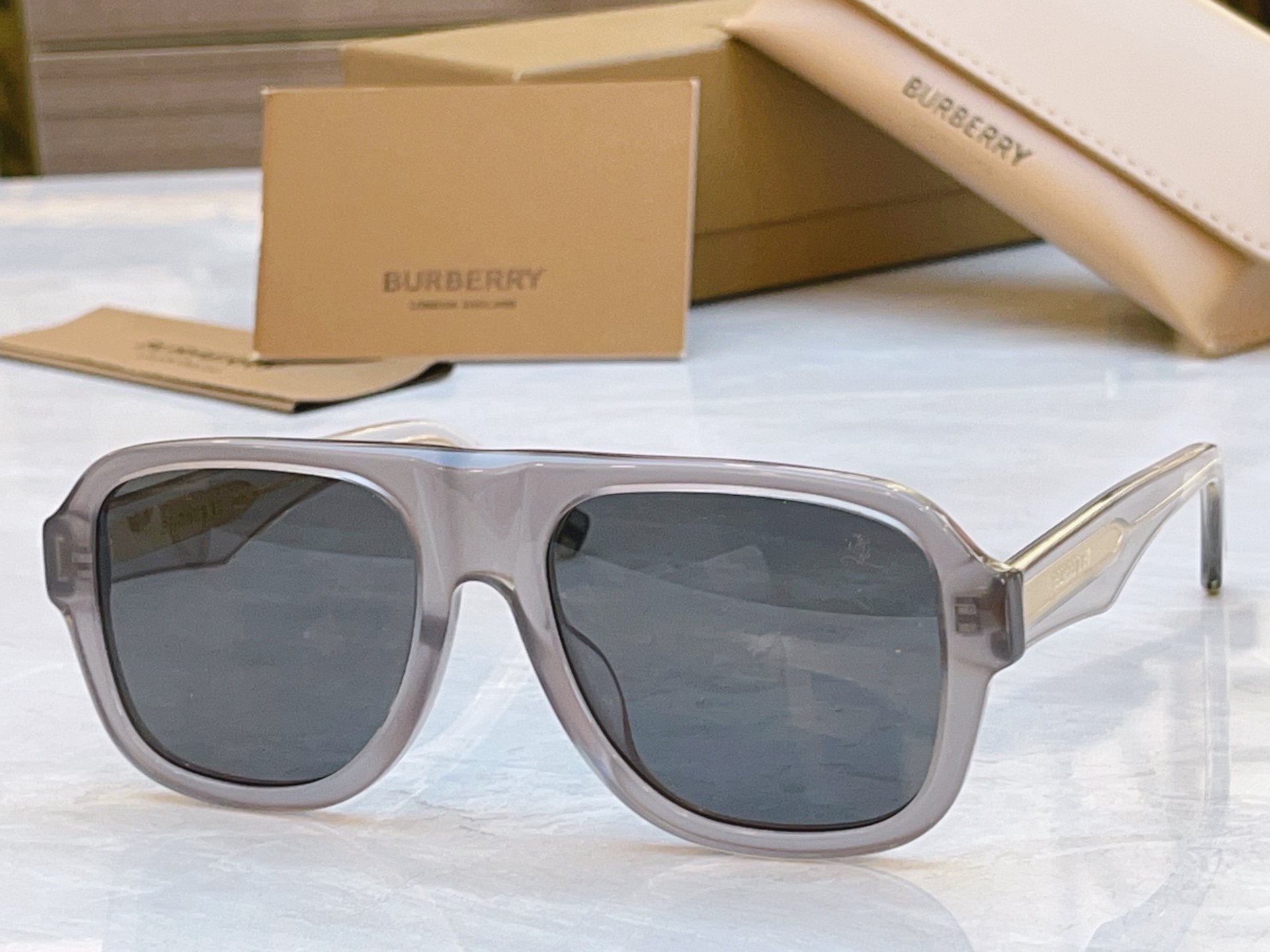 ，【BURBERR*】巴宝*莉新款太阳镜，MODEL：B 5886，SIZE：56口19-145