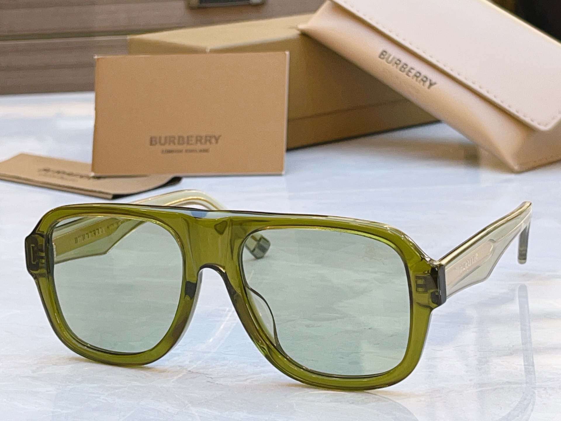 ，【BURBERR*】巴宝*莉新款太阳镜，MODEL：B 5886，SIZE：56口19-145