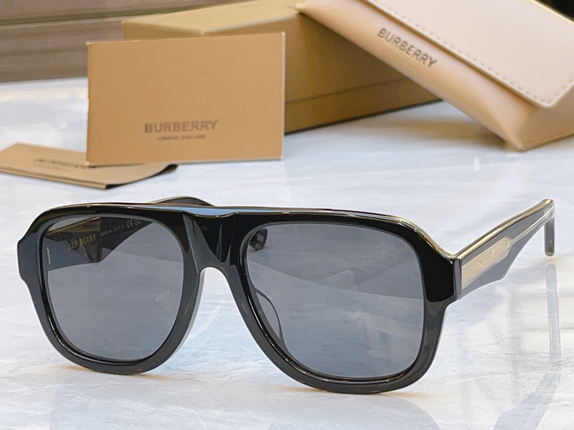 ，【BURBERR*】巴宝*莉新款太阳镜，MODEL：B 5886，SIZE：56口19-145