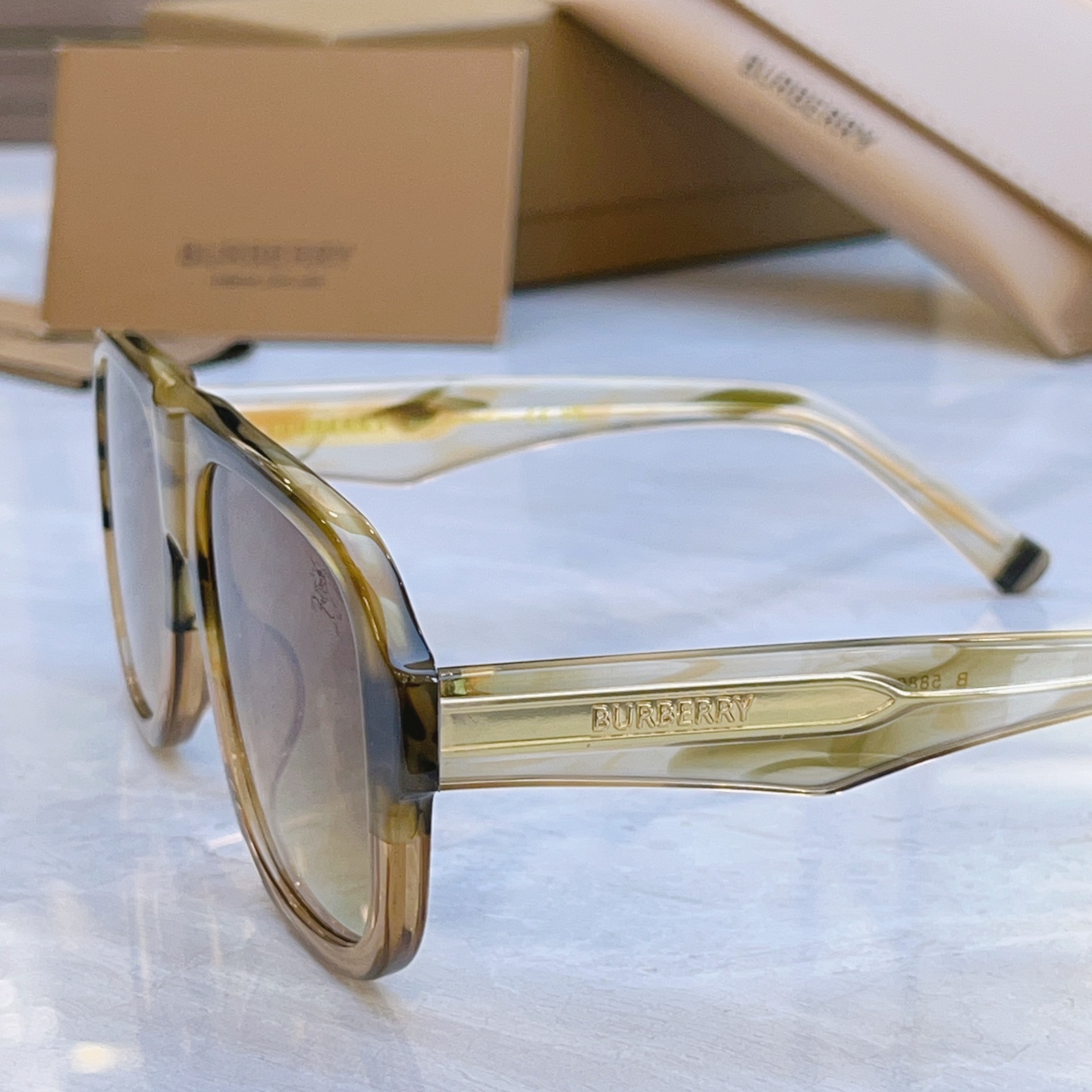 ，【BURBERR*】巴宝*莉新款太阳镜，MODEL：B 5886，SIZE：56口19-145