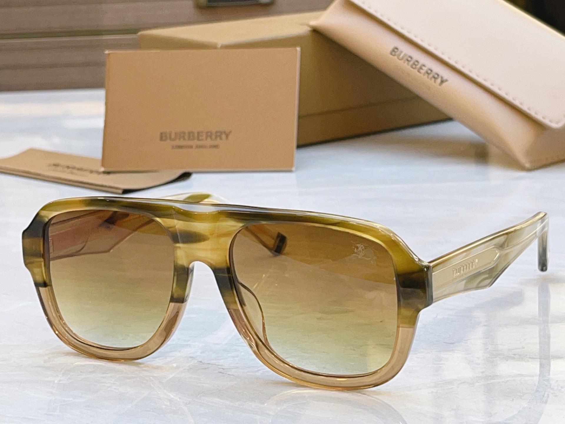 ，【BURBERR*】巴宝*莉新款太阳镜，MODEL：B 5886，SIZE：56口19-145