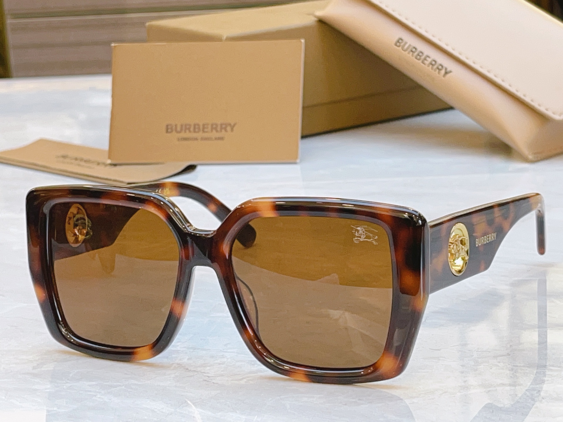 ，【BURBERR*】巴宝*莉新款太阳镜，MODEL：B 5881，SIZE：55口17-145