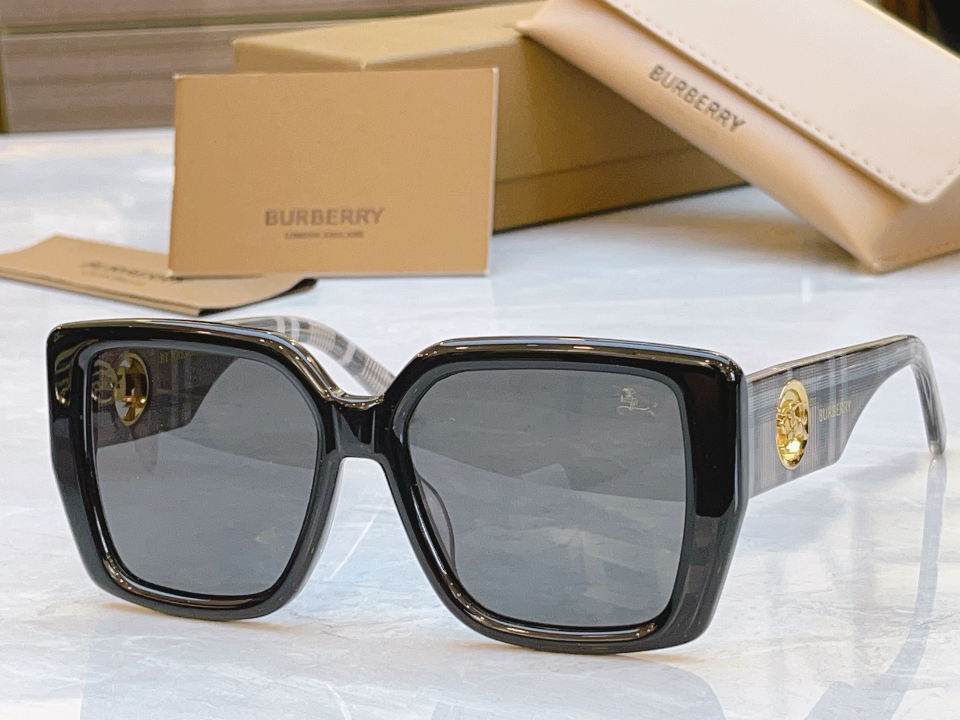 ，【BURBERR*】巴宝*莉新款太阳镜，MODEL：B 5881，SIZE：55口17-145