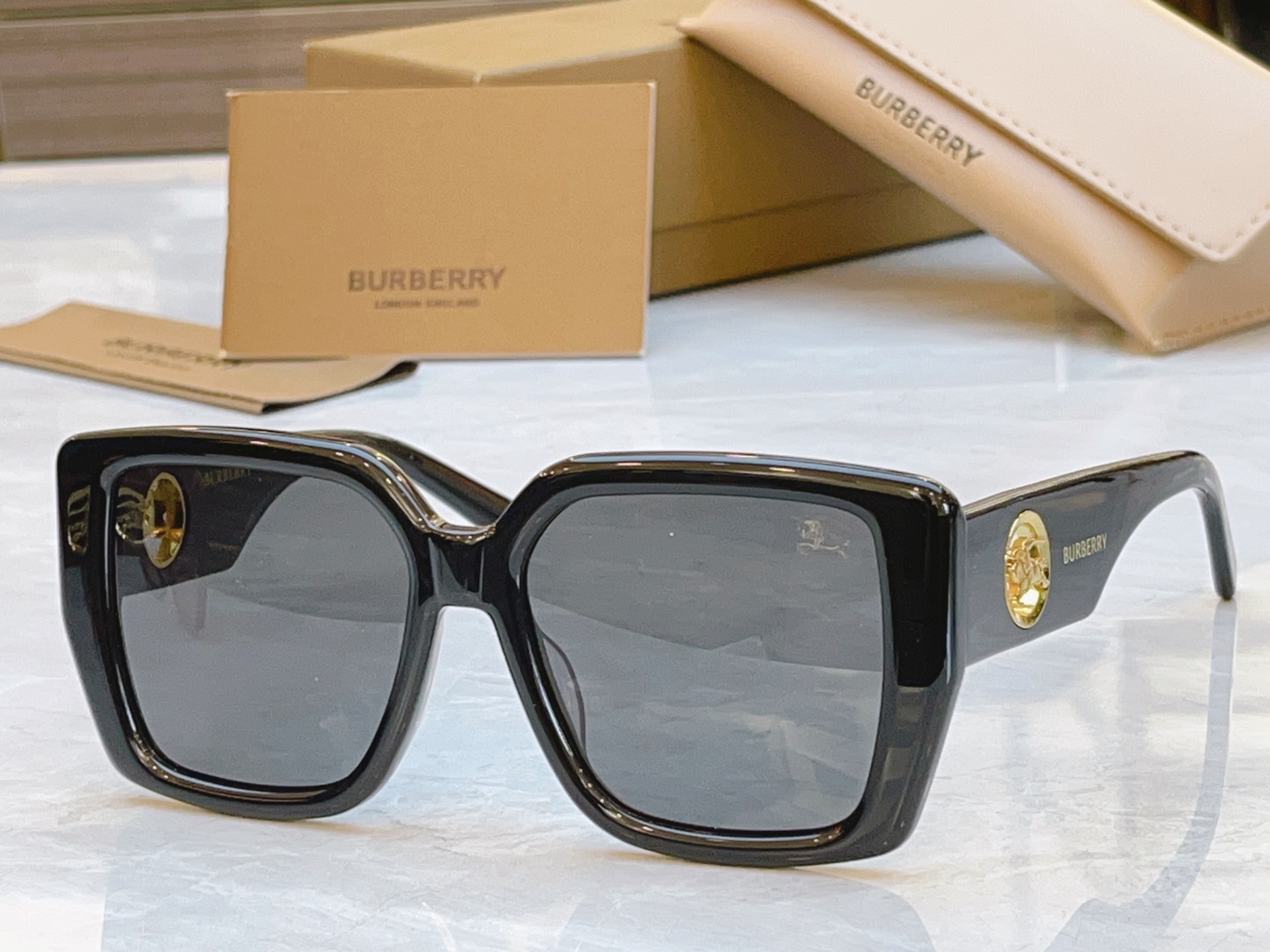 ，【BURBERR*】巴宝*莉新款太阳镜，MODEL：B 5881，SIZE：55口17-145