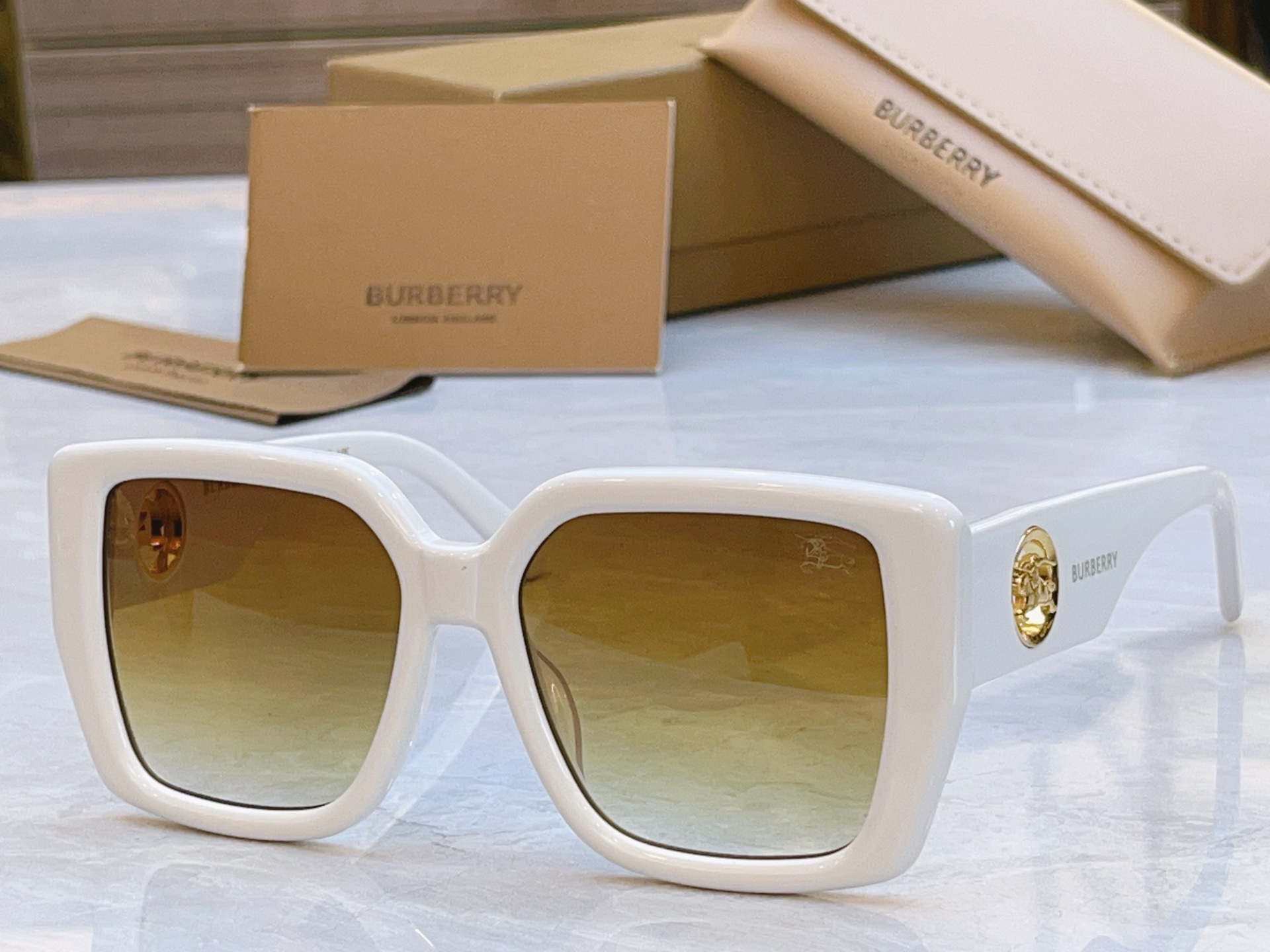 ，【BURBERR*】巴宝*莉新款太阳镜，MODEL：B 5881，SIZE：55口17-145