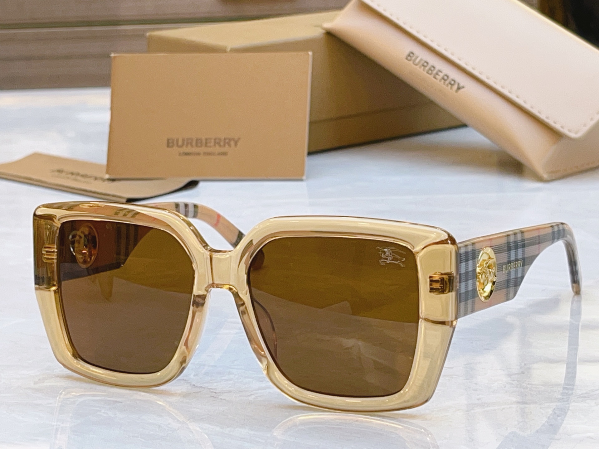 ，【BURBERR*】巴宝*莉新款太阳镜，MODEL：B 5881，SIZE：55口17-145