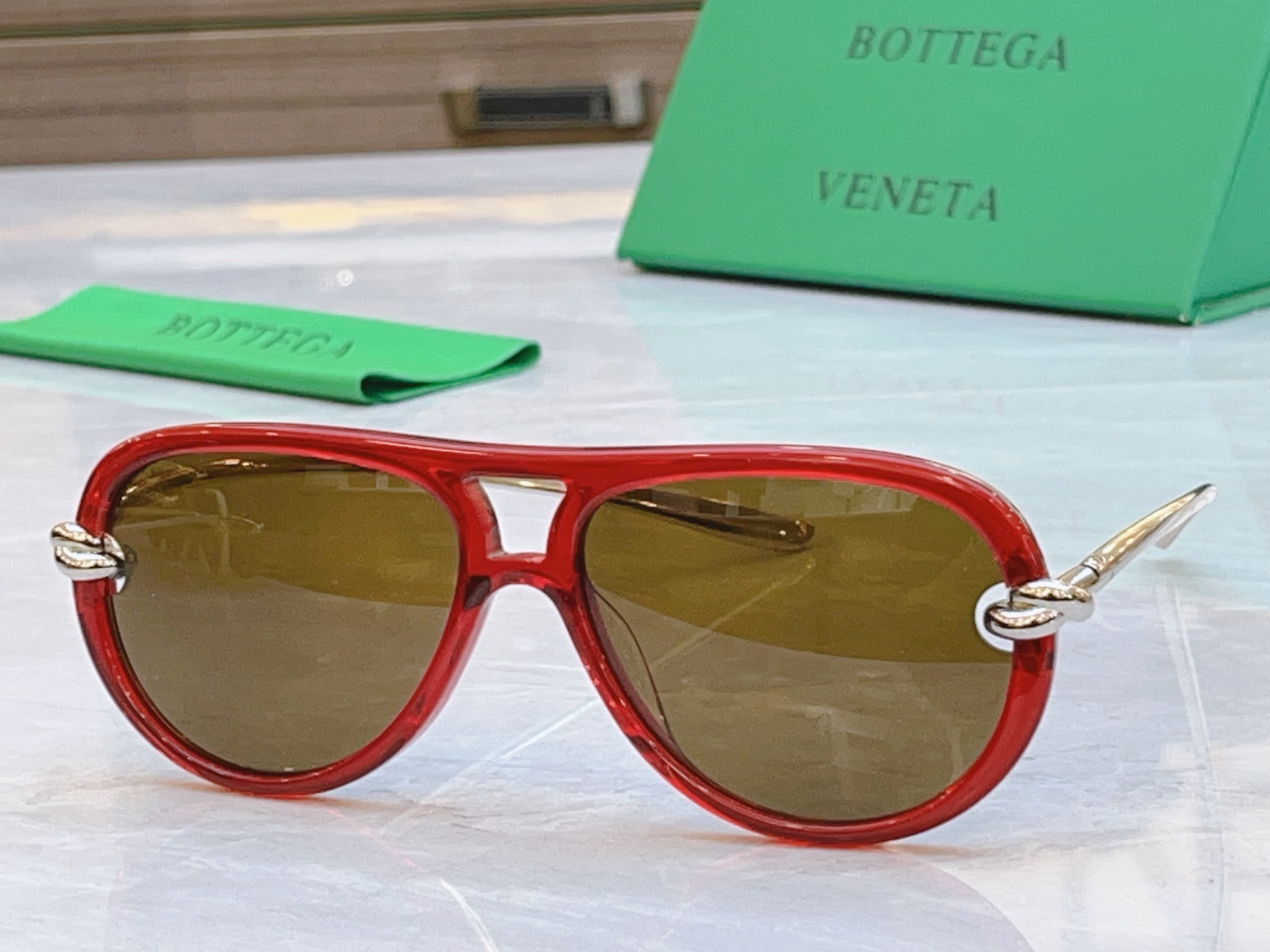 ，【BOTTEGA VENET*】宝缇*嘉新款太阳镜，MODEL：BV1418S，SIZE：58口15-