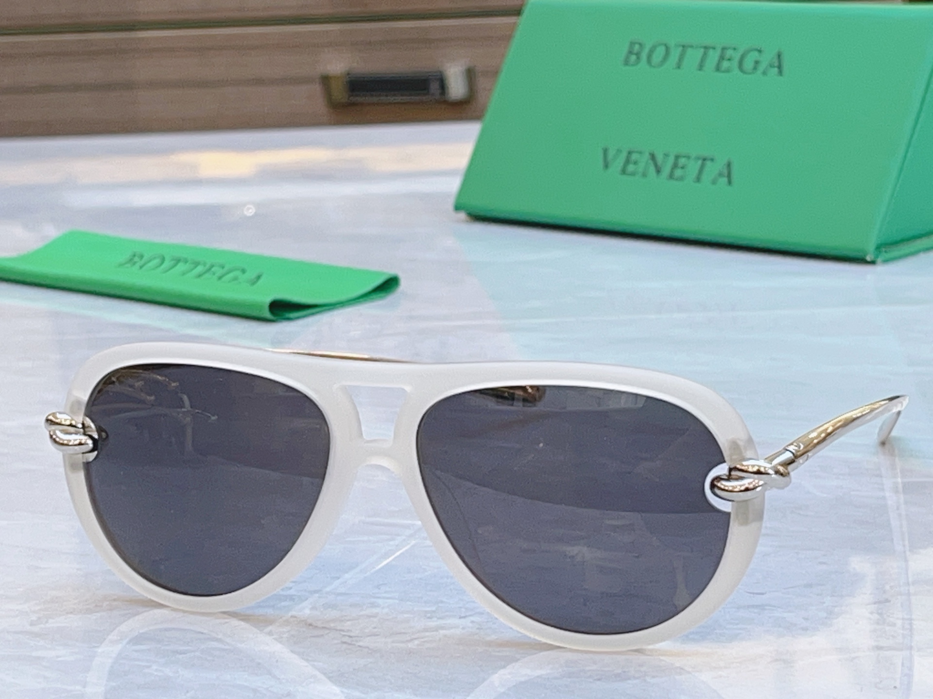 ，【BOTTEGA VENET*】宝缇*嘉新款太阳镜，MODEL：BV1418S，SIZE：58口15-