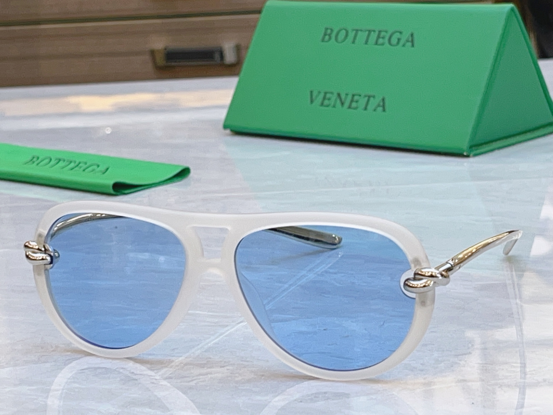 ，【BOTTEGA VENET*】宝缇*嘉新款太阳镜，MODEL：BV1418S，SIZE：58口15-