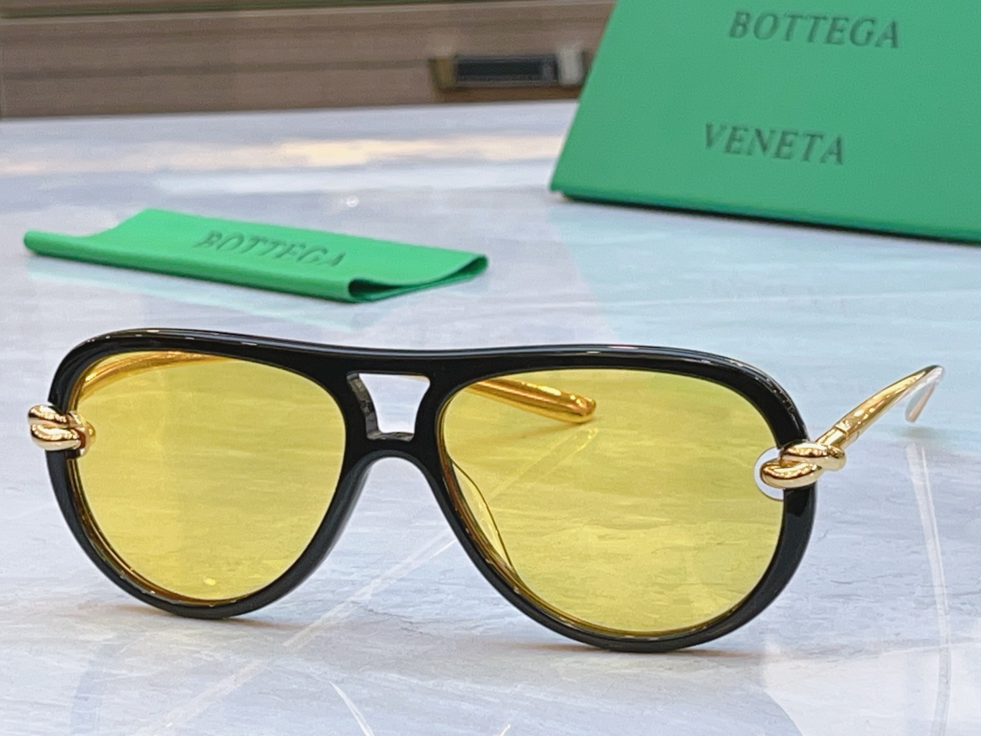 ，【BOTTEGA VENET*】宝缇*嘉新款太阳镜，MODEL：BV1418S，SIZE：58口15-