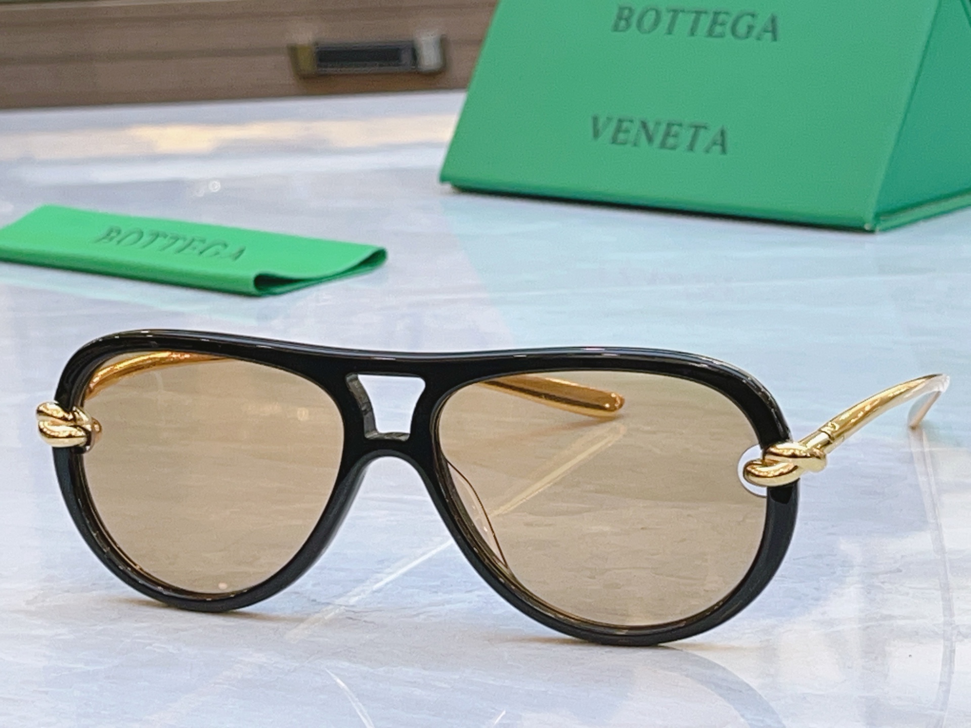 ，【BOTTEGA VENET*】宝缇*嘉新款太阳镜，MODEL：BV1418S，SIZE：58口15-