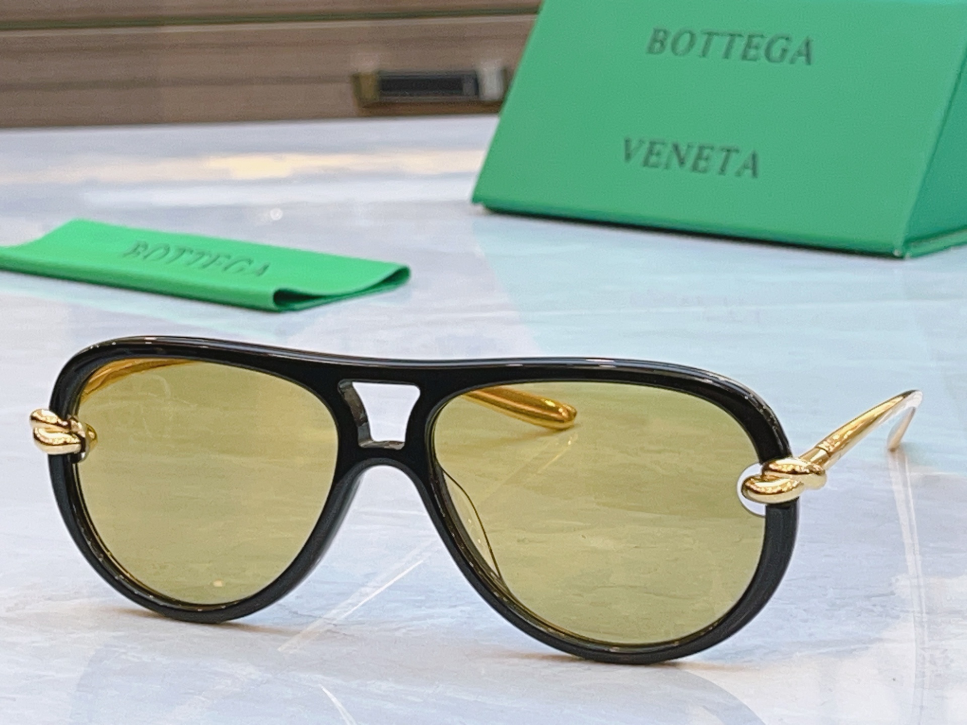 ，【BOTTEGA VENET*】宝缇*嘉新款太阳镜，MODEL：BV1418S，SIZE：58口15-
