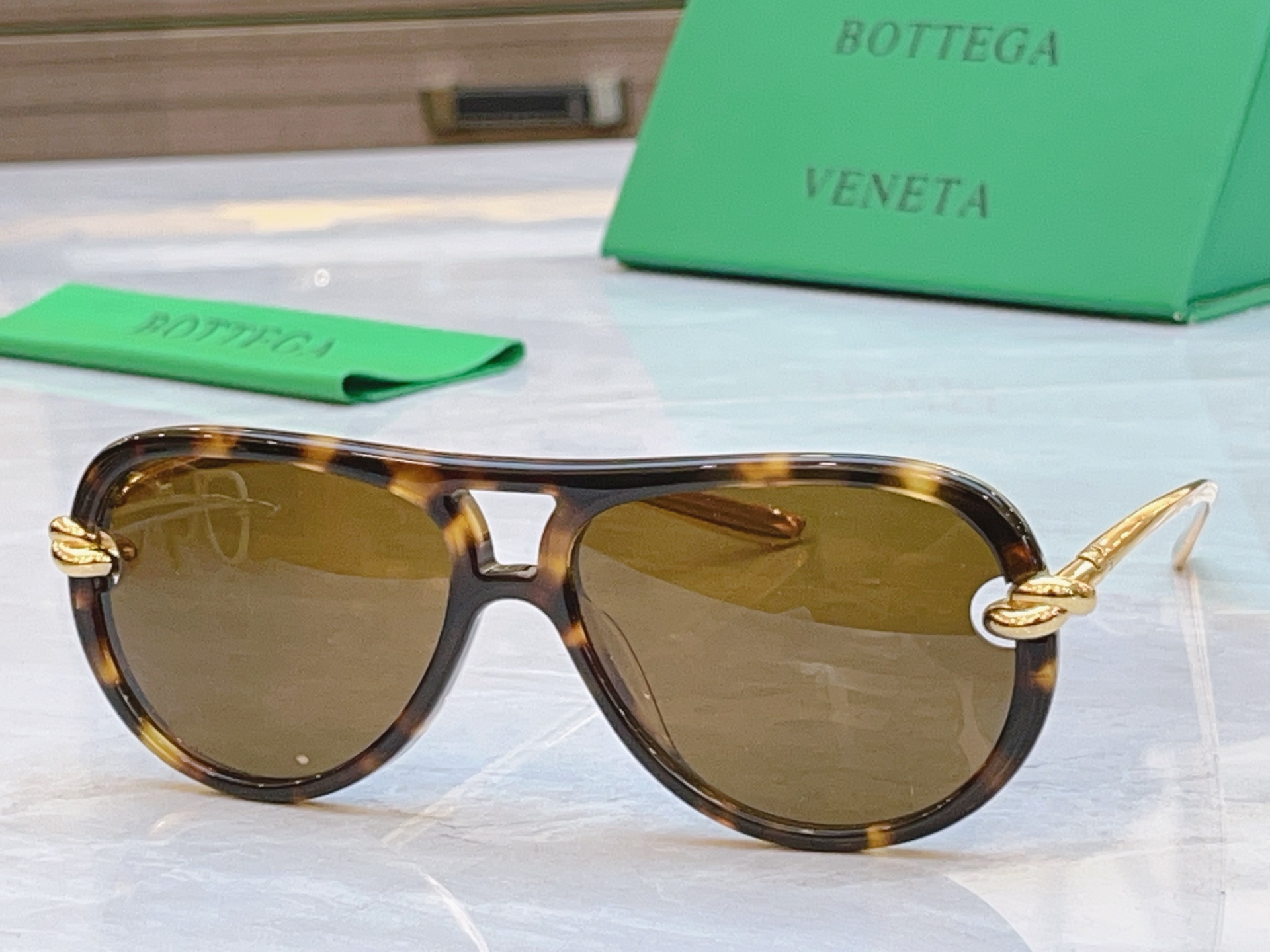 ，【BOTTEGA VENET*】宝缇*嘉新款太阳镜，MODEL：BV1418S，SIZE：58口15-